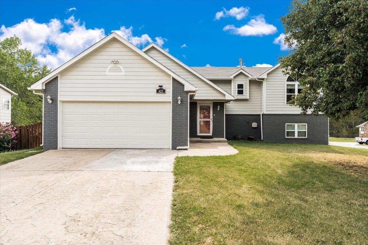 Photo of 425 W Songbird St in Derby, KS