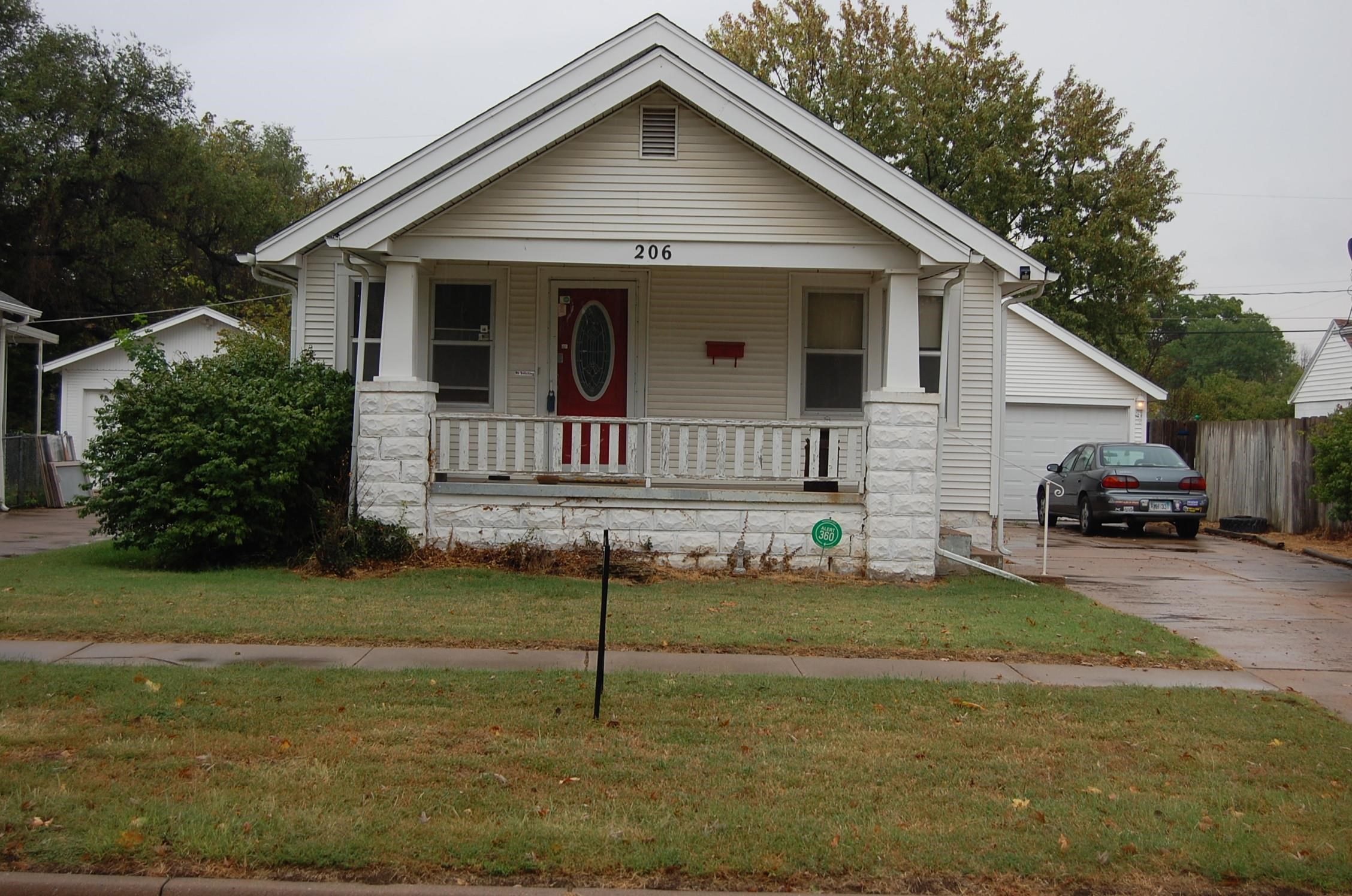Photo of 206 N Gordon Ave in Wichita, KS
