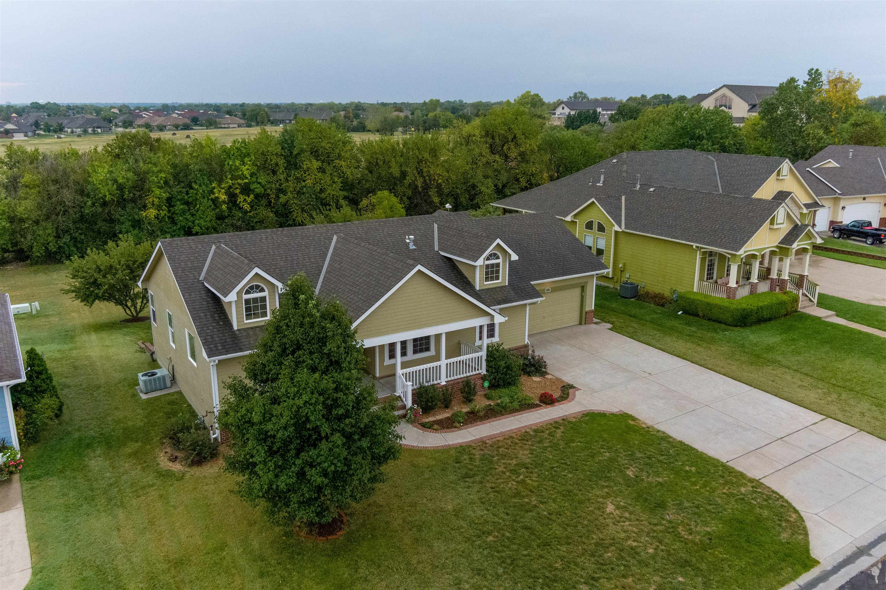 Photo of 6633 E Summerside Pl in Bel Aire, KS