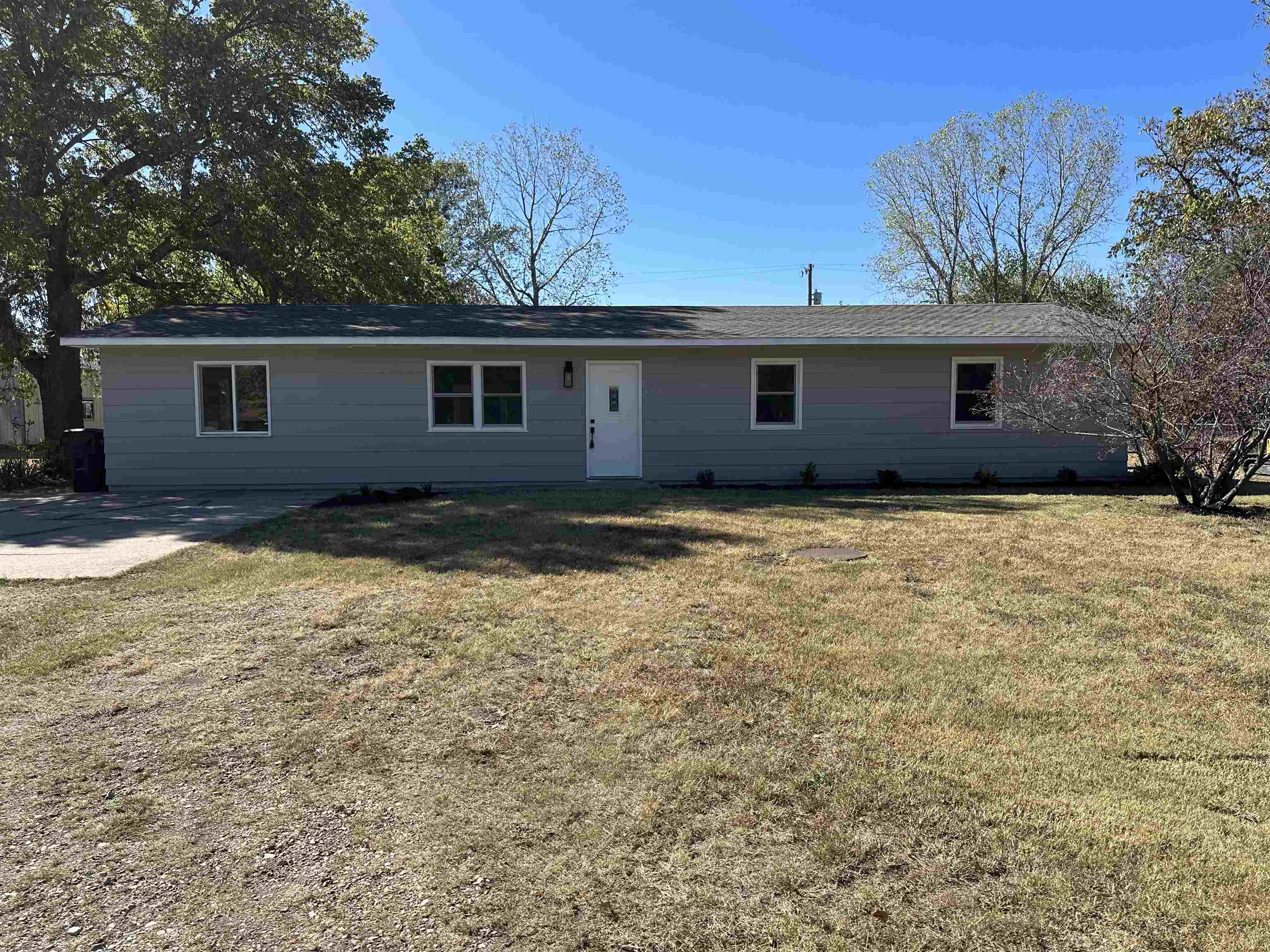 Photo of 713 Elm St in Burden, KS