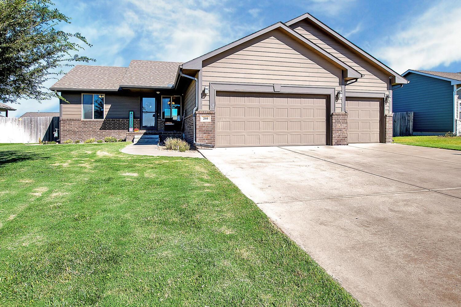 Photo of 260 W Sunrise Cir in Rose Hill, KS