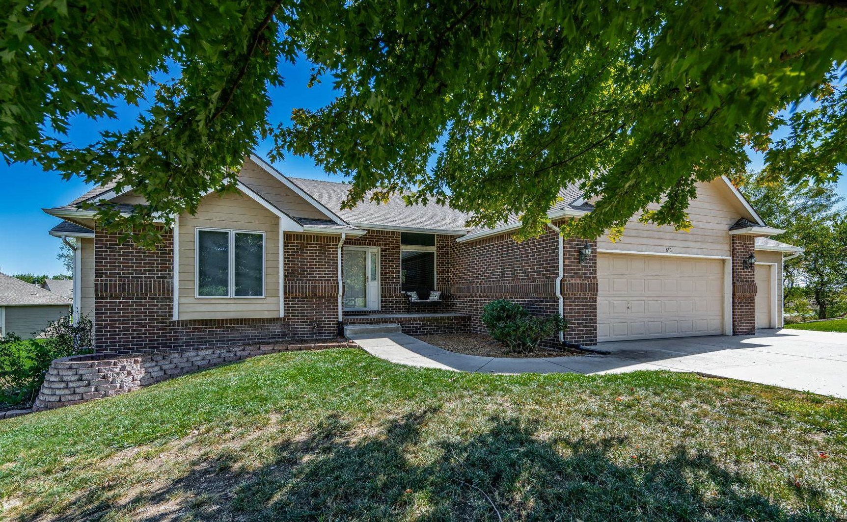 Photo of 816 Candia Ct in Rose Hill, KS