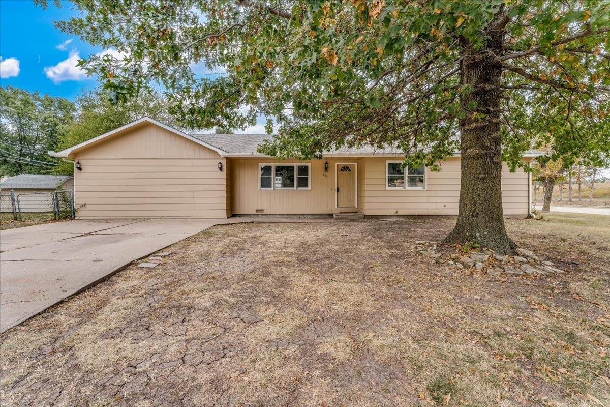 Photo of 781 W Broadway Ave in Augusta, KS