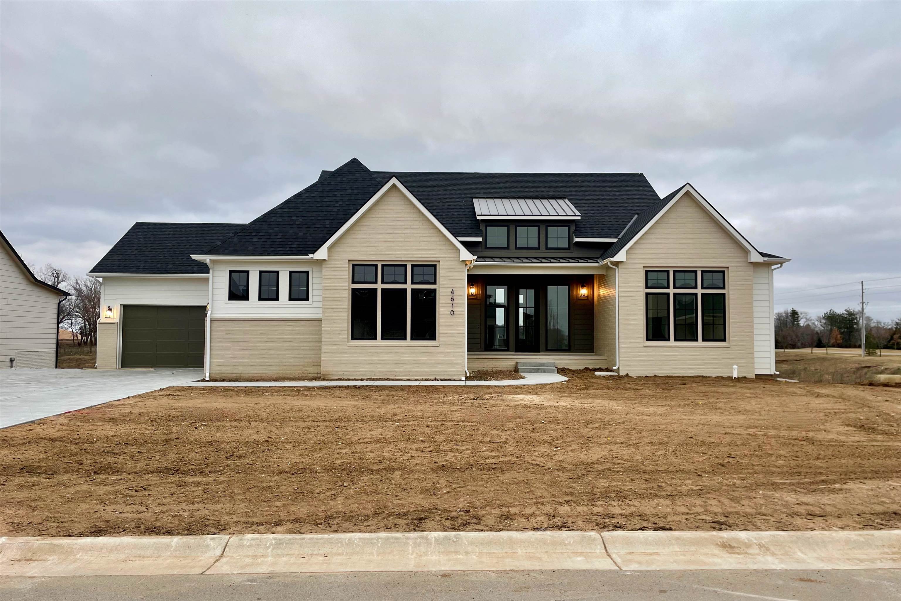 Photo of 4610 N Cimarron Cir in Wichita, KS