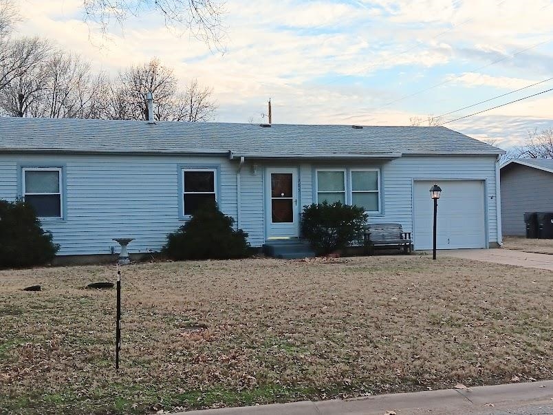 Photo of 305 SW 9th St in Newton, KS