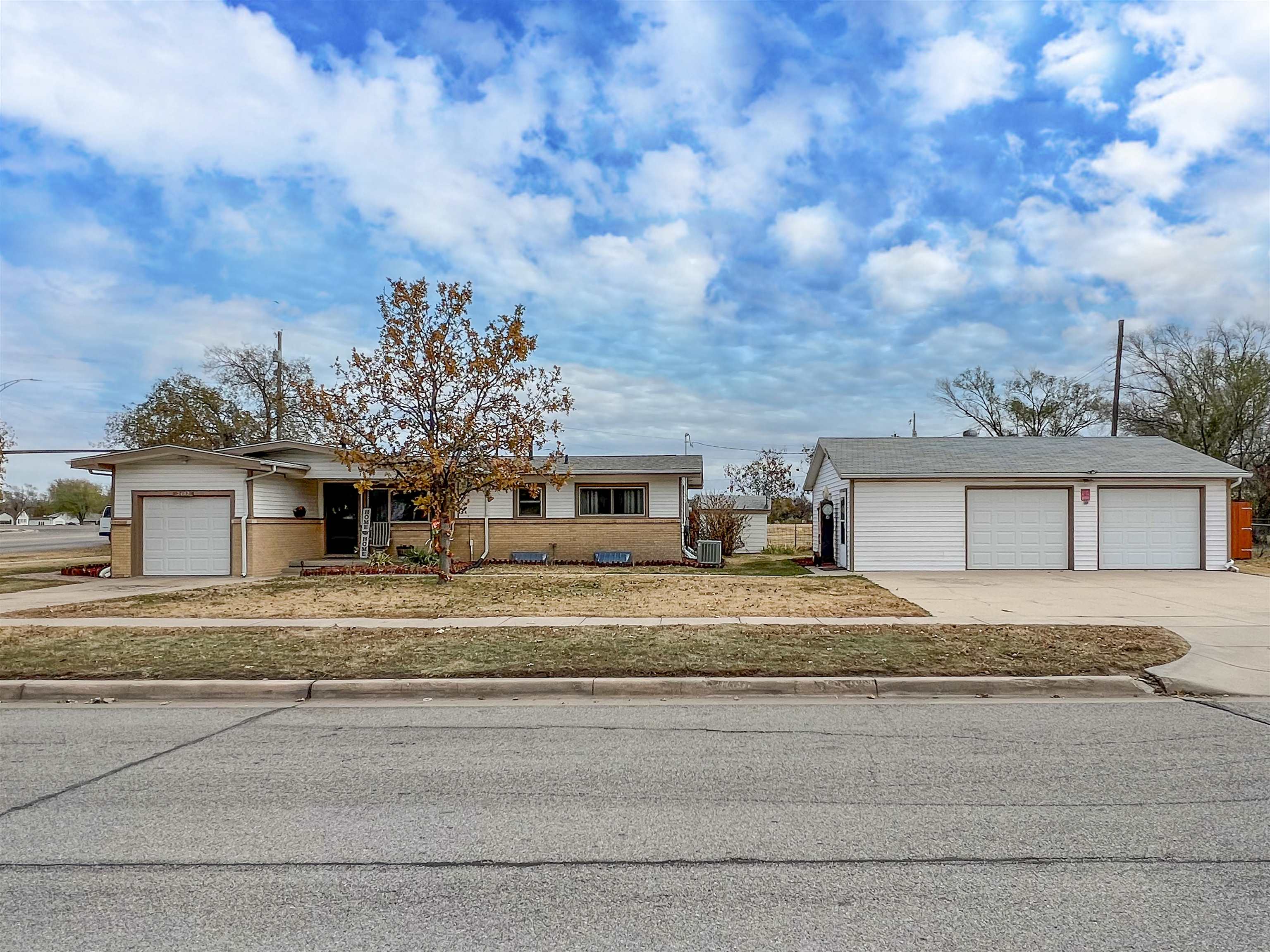 Photo of 2402 S Osage Rd in Wichita, KS