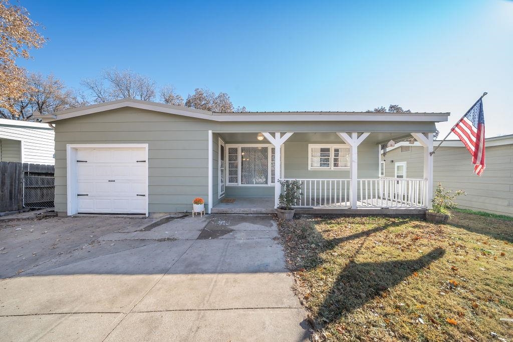 Photo of 608 S 4th Ave in Mulvane, KS