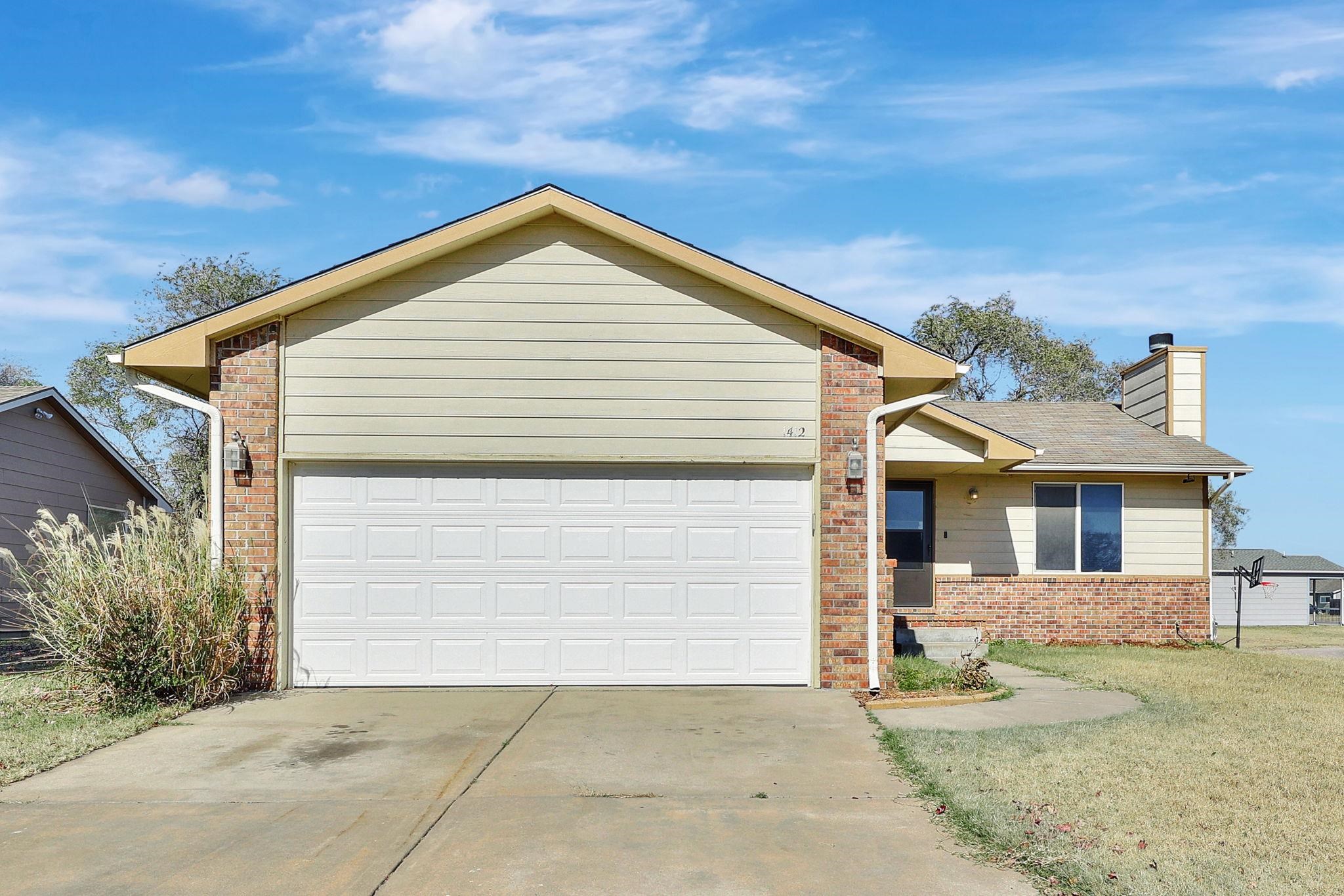 Photo of 1412 E Sunview St in Wichita, KS