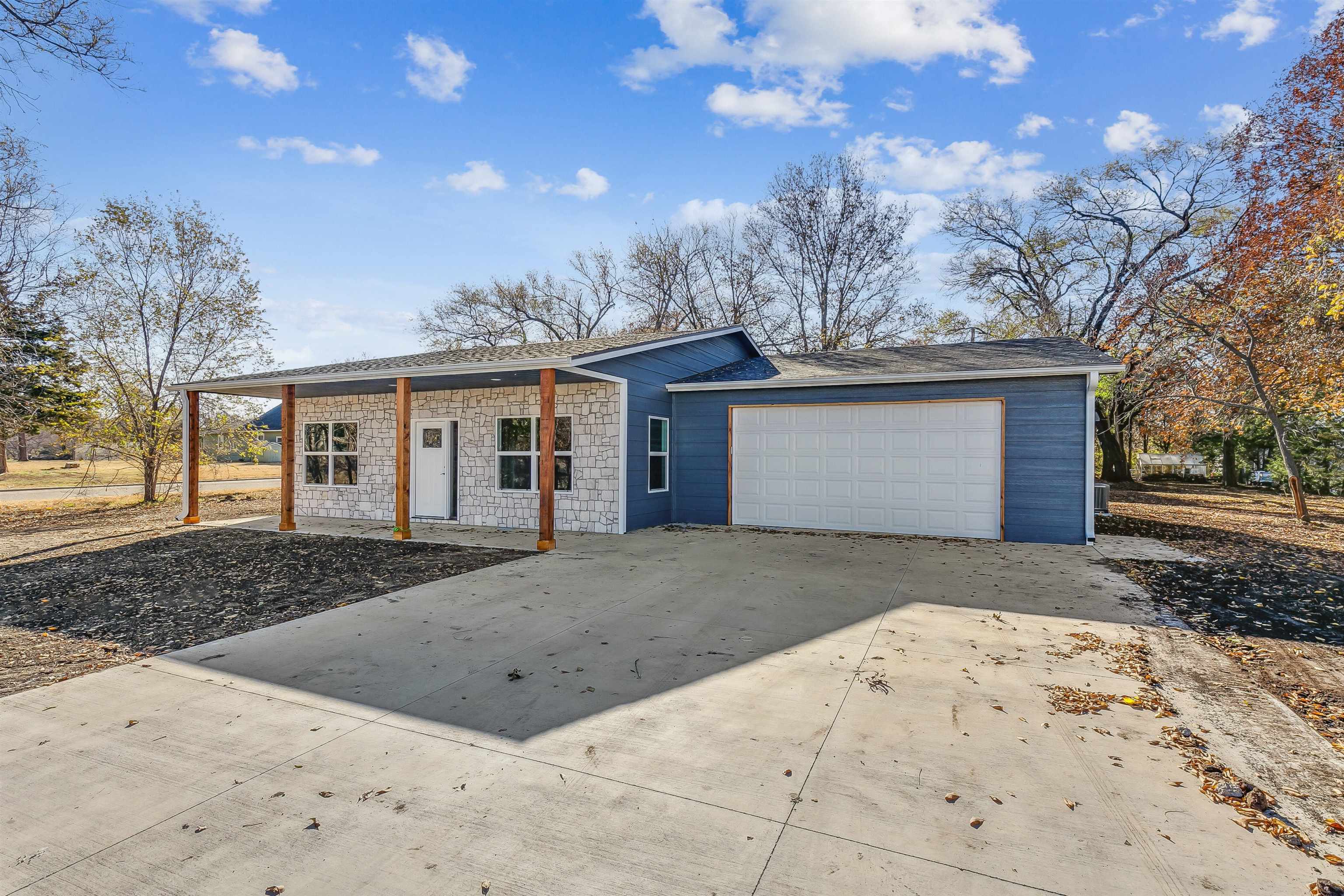 Photo of 1005 Custer Ln in Augusta, KS