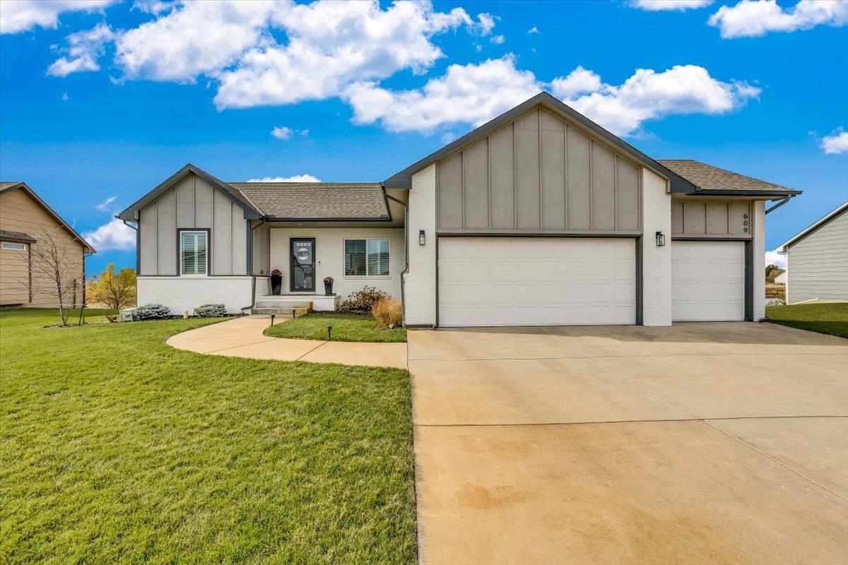 Photo of 609 S Horseshoe Bend St in Maize, KS