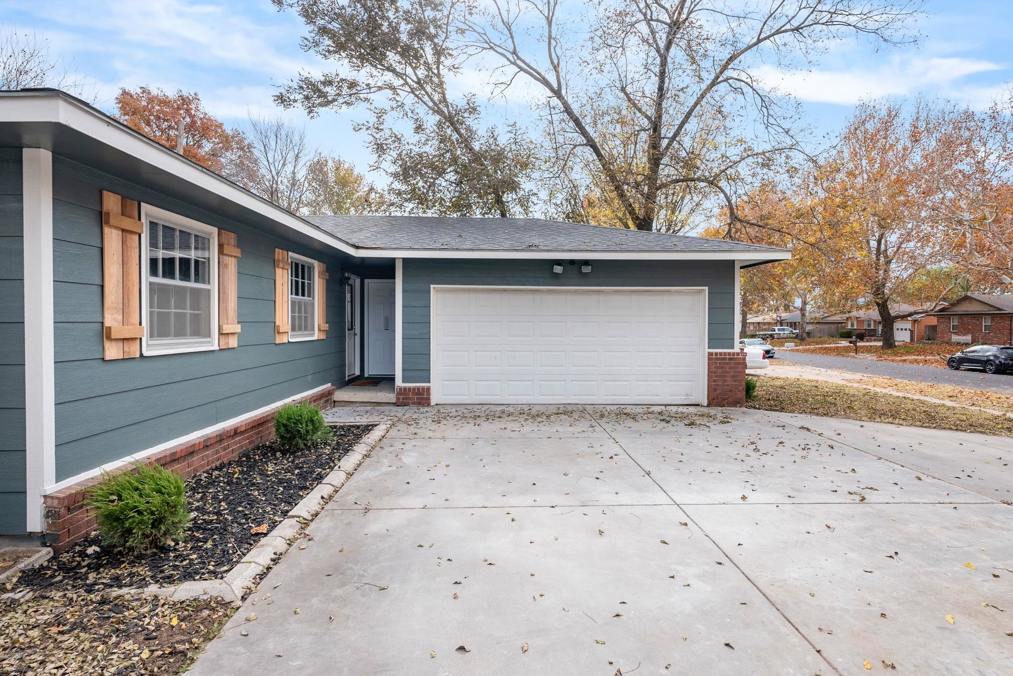 Photo of 1226 N Sunset Dr in Mulvane, KS