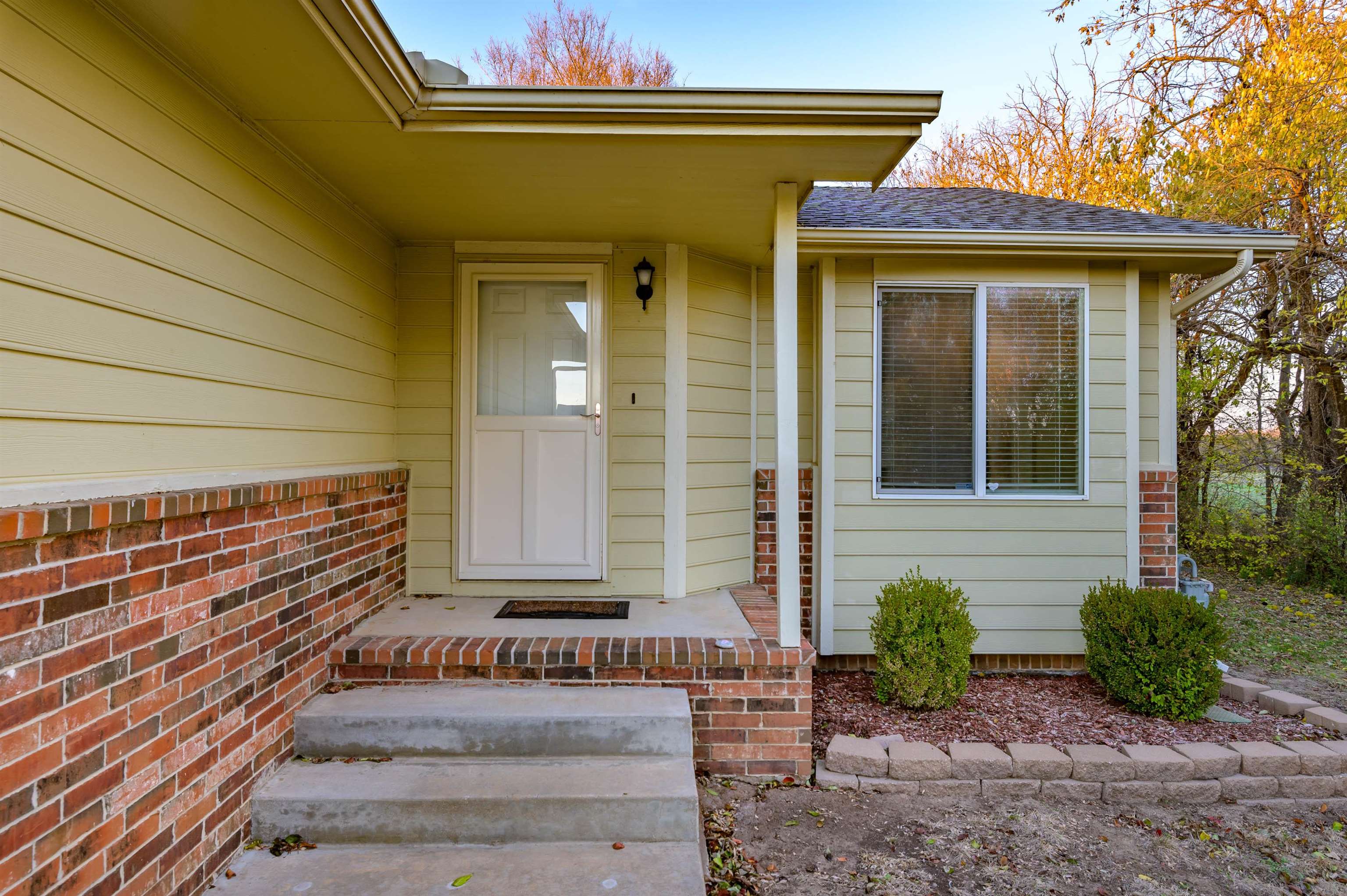 Photo of 426 E Hickory St in Mulvane, KS