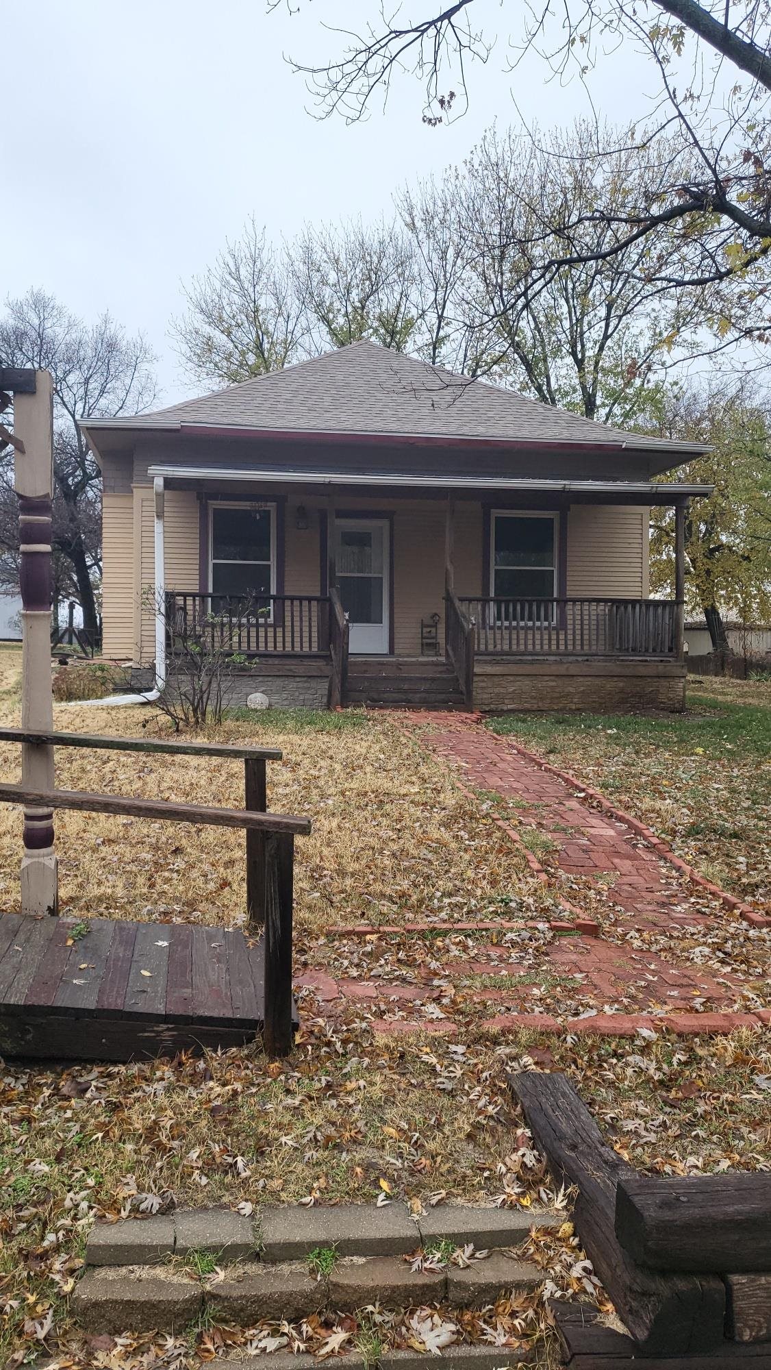 Photo of 313 S 2nd in Geuda Springs, KS