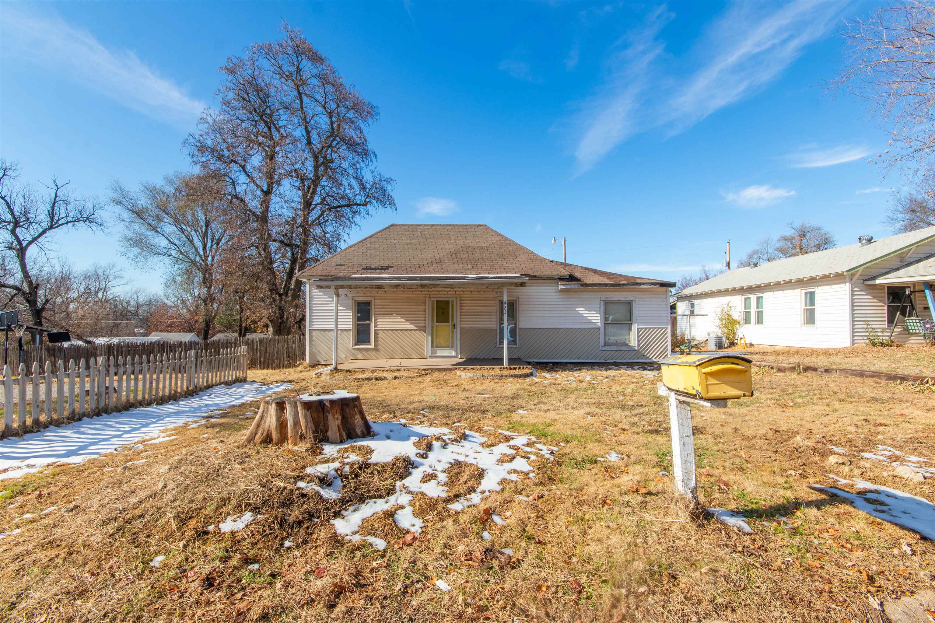 Photo of 423 N 8th St 417 N 8th St in Arkansas City, KS
