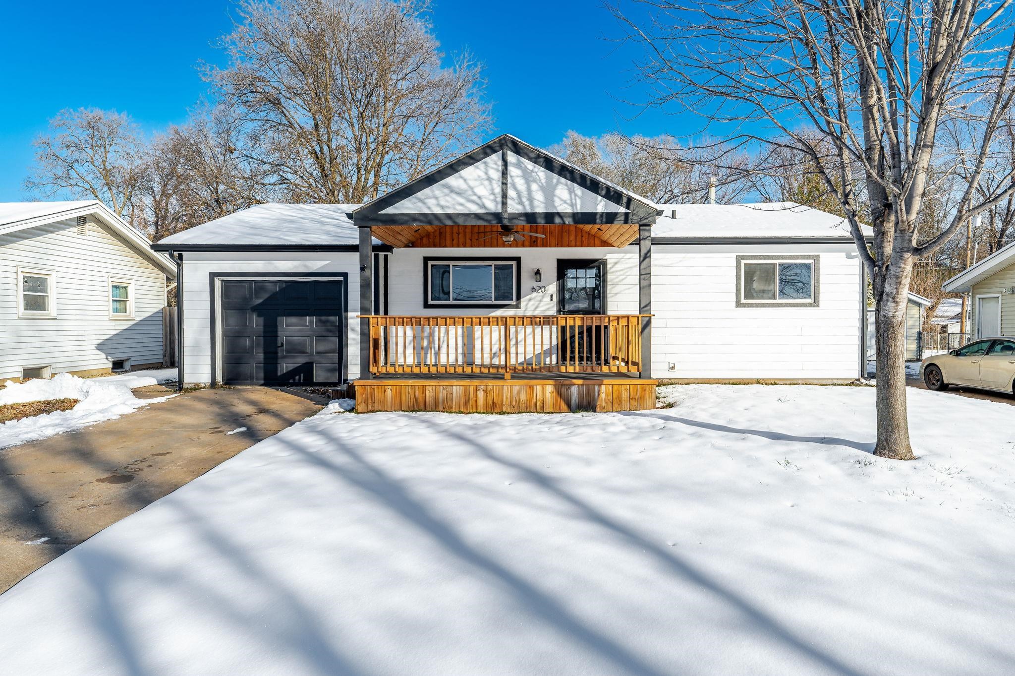 Photo of 620 W 7th St in Haysville, KS