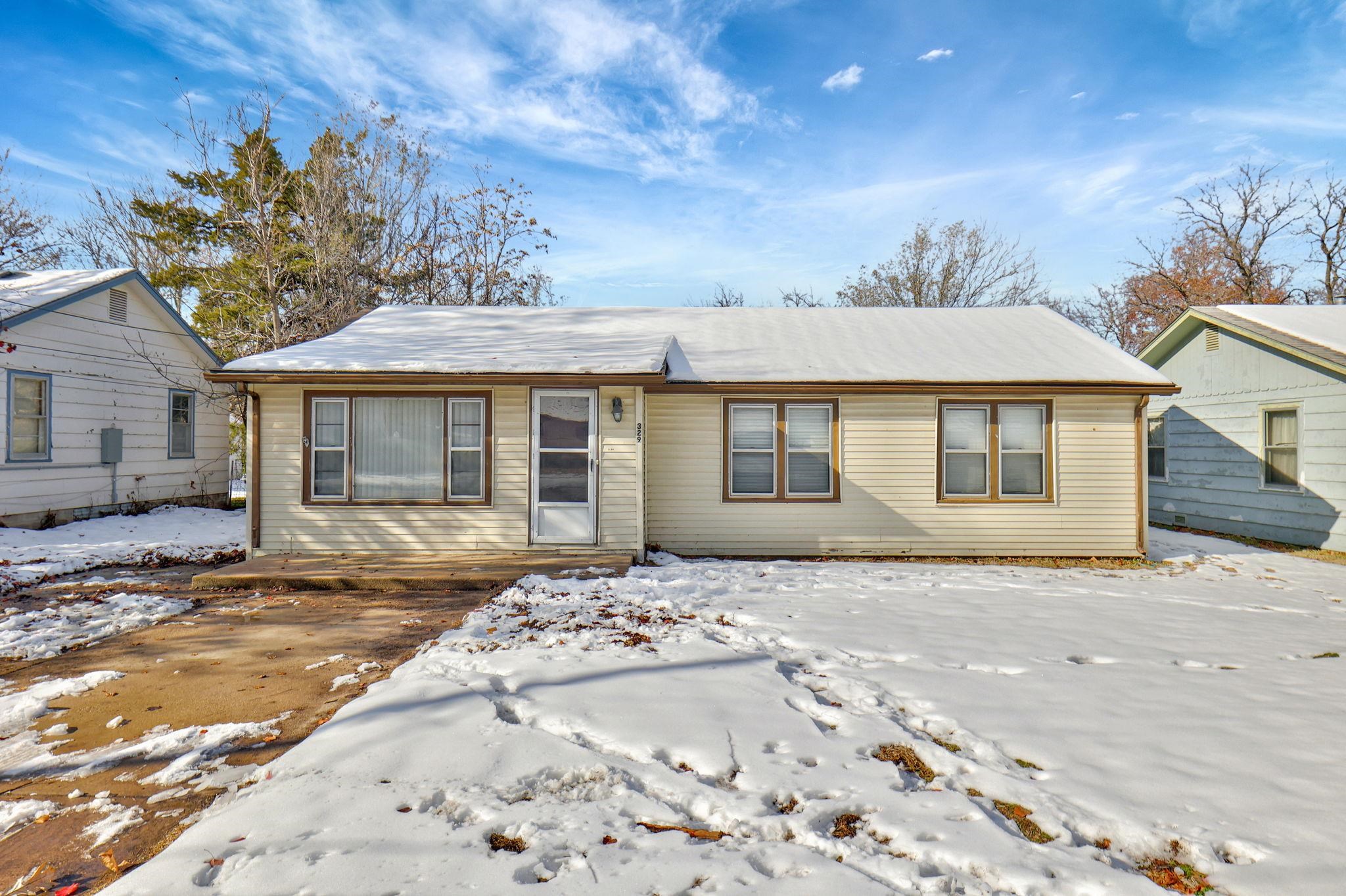 Photo of 329 N Knight in Wichita, KS