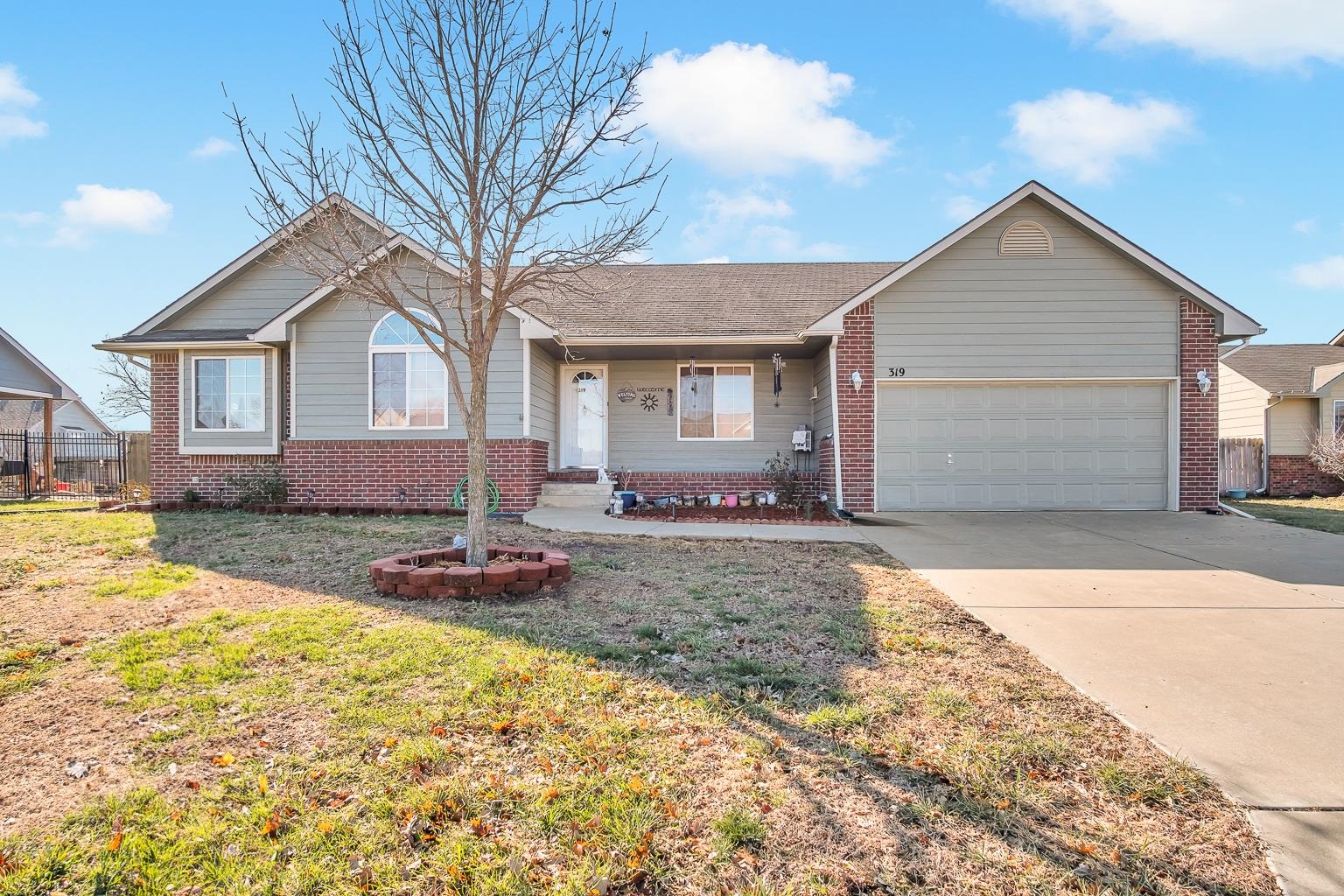 Photo of 319 Homewood Ln in Newton, KS