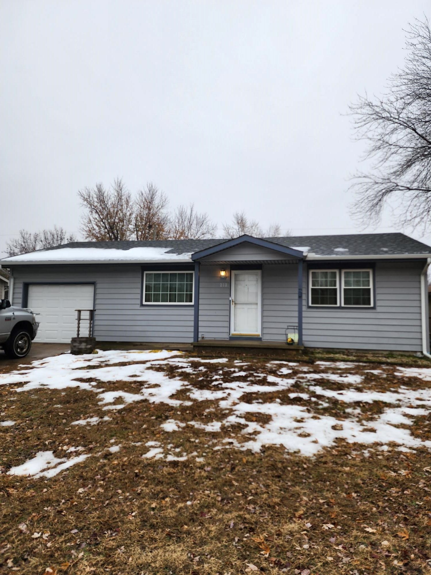 Photo of 213 N Moy Ct in Haysville, KS
