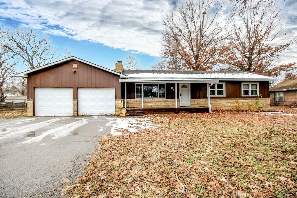 Photo of 305 W Plumb St in Leon, KS