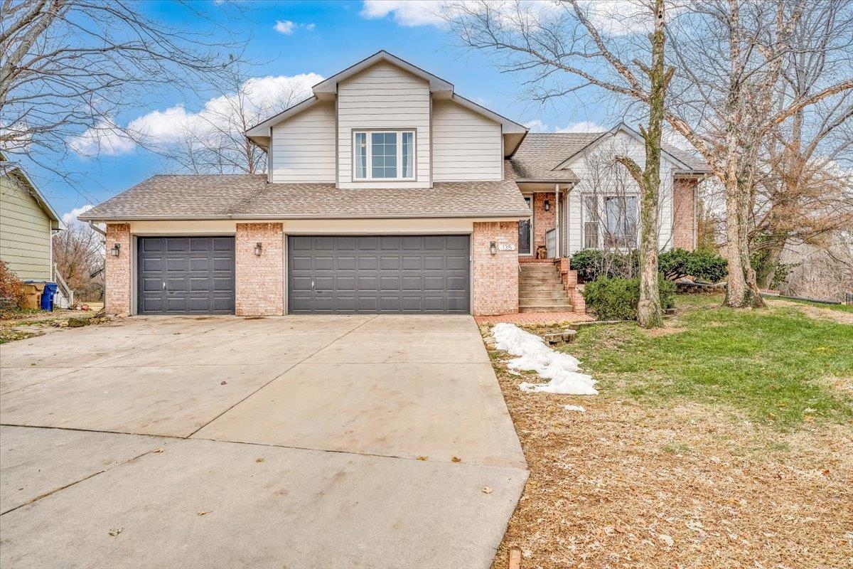 Photo of 135 S Valley Stream Dr in Derby, KS