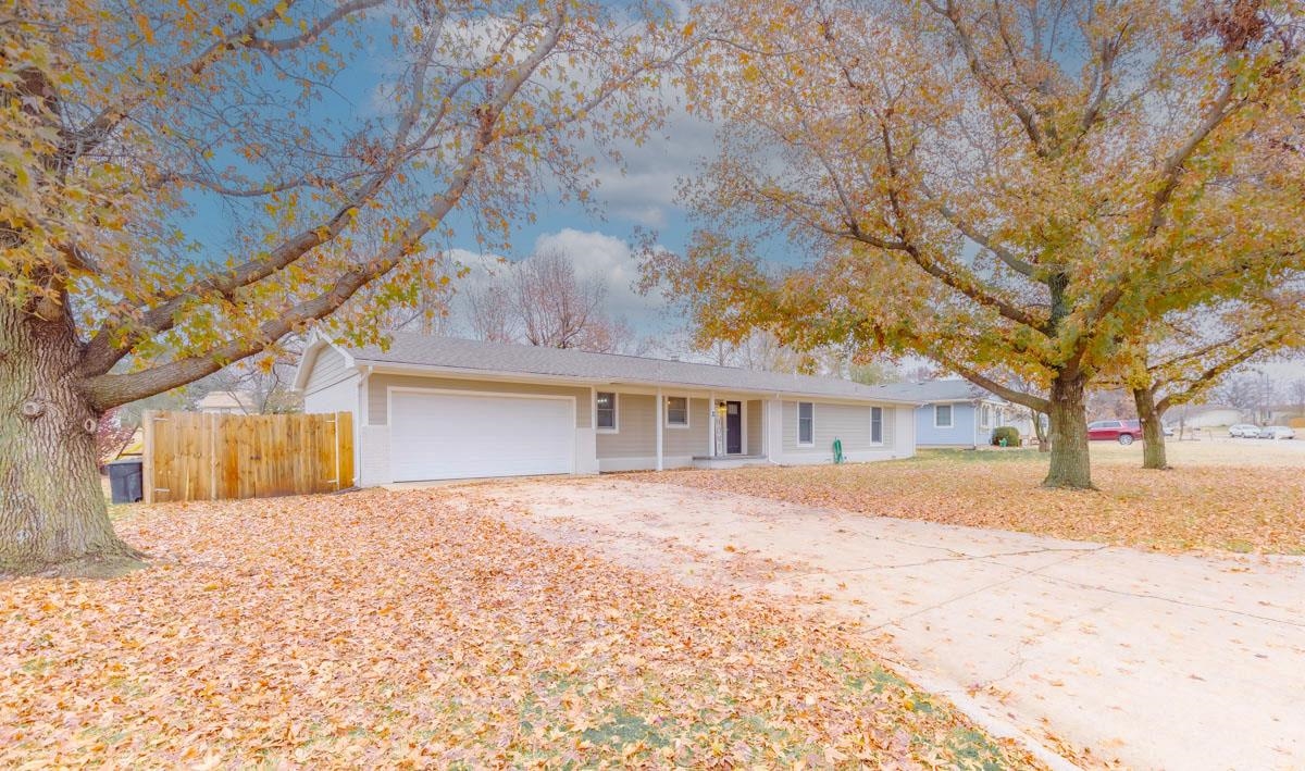 Photo of 11 Deveron Rd in Winfield, KS