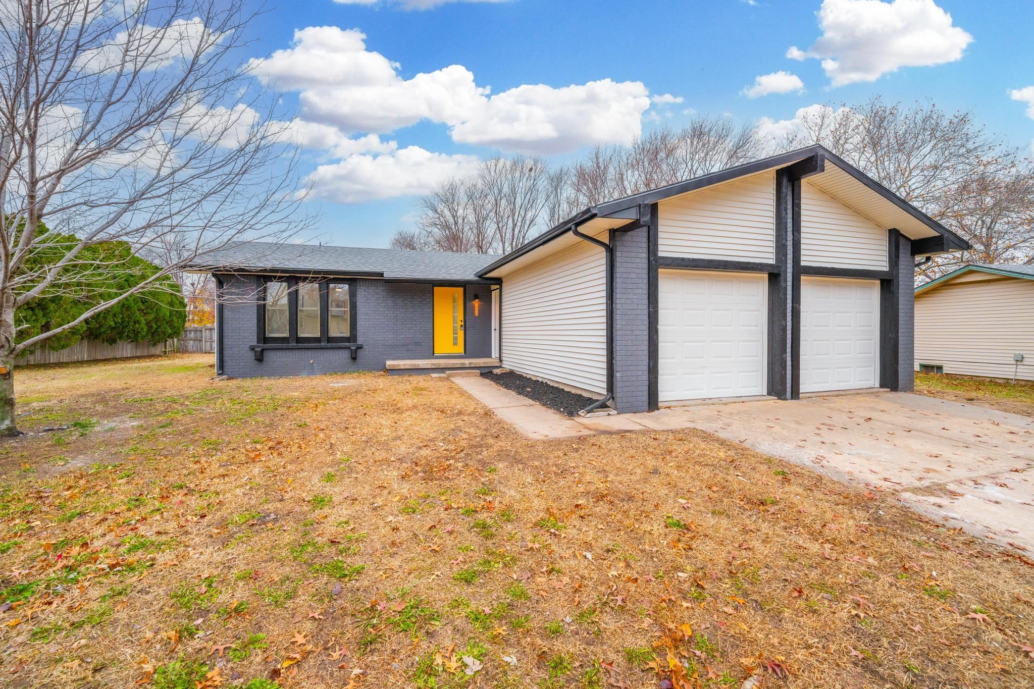 Photo of 321 Mimosa Dr in Haysville, KS