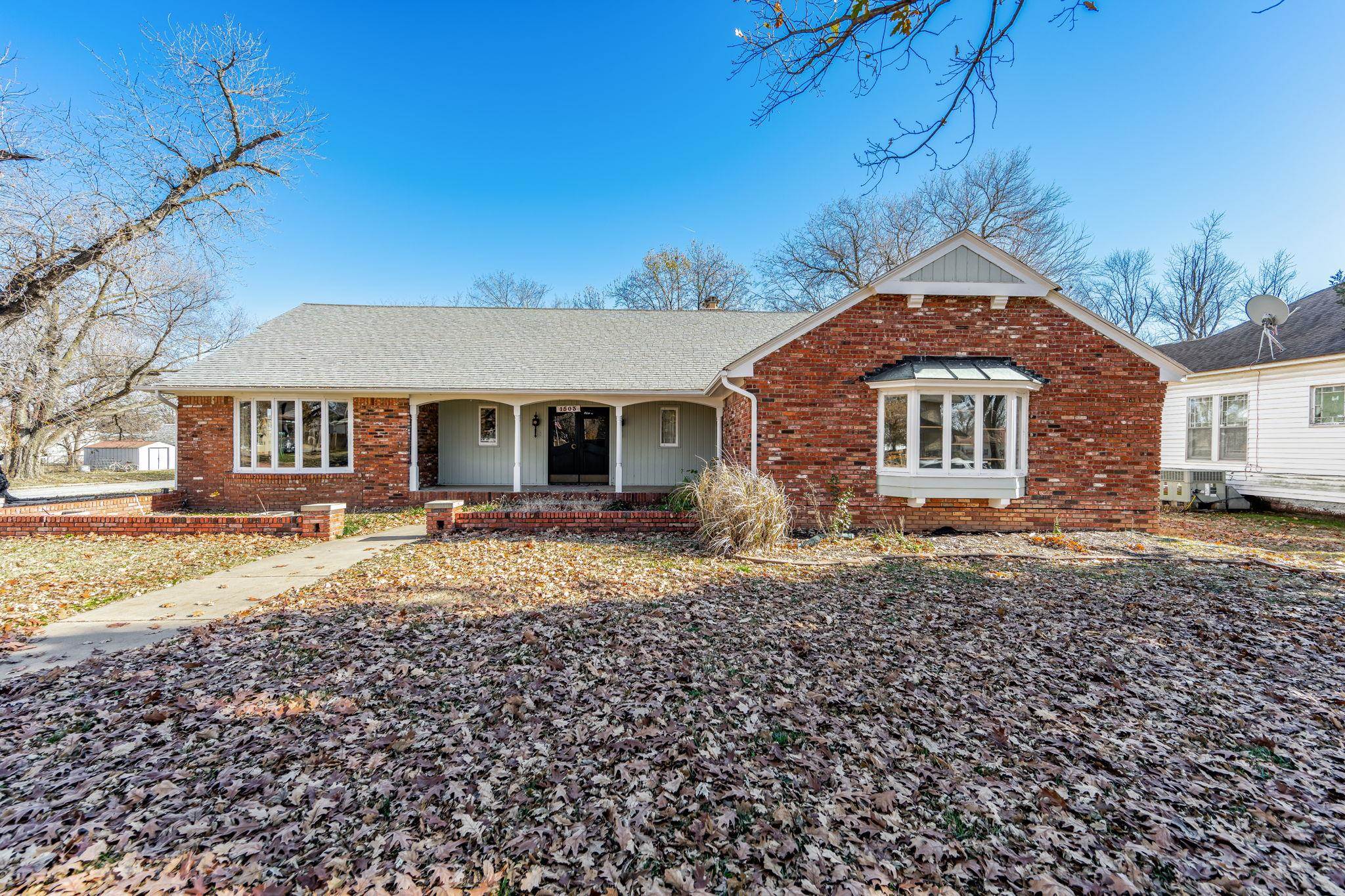 Photo of 1503 Central St in Harper, KS
