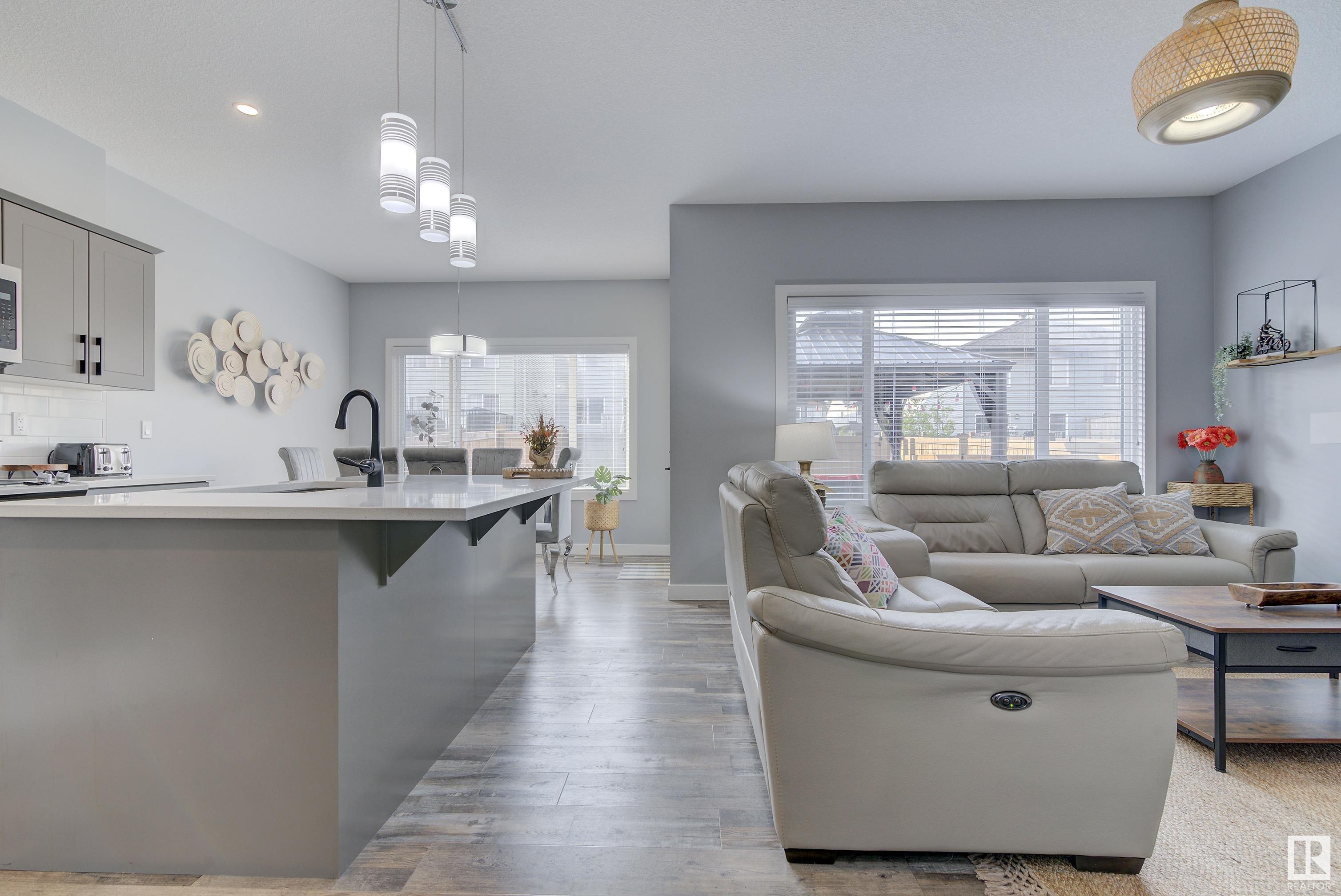 2082 GRAYDON HILL Crescent