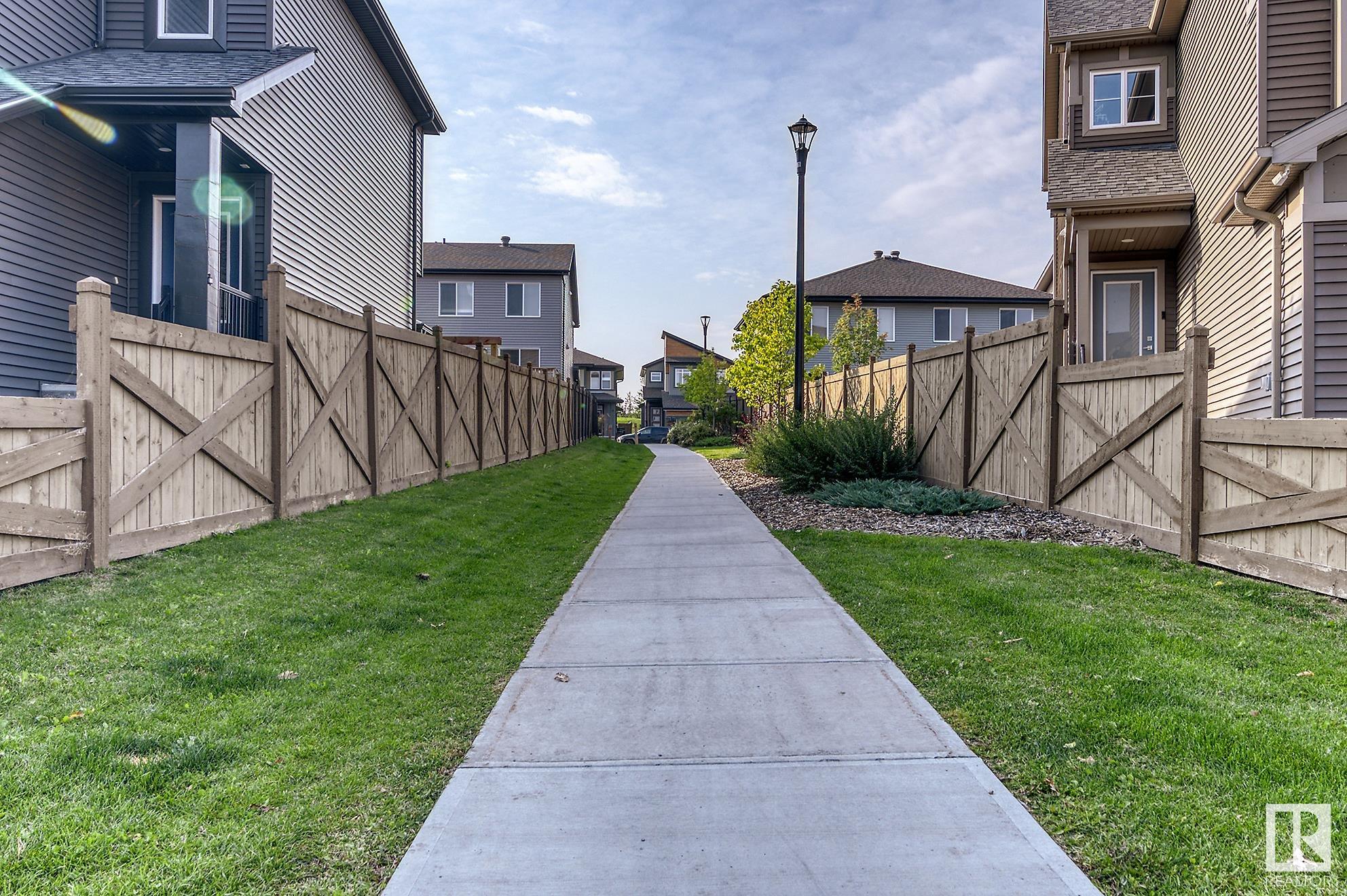 2082 GRAYDON HILL Crescent