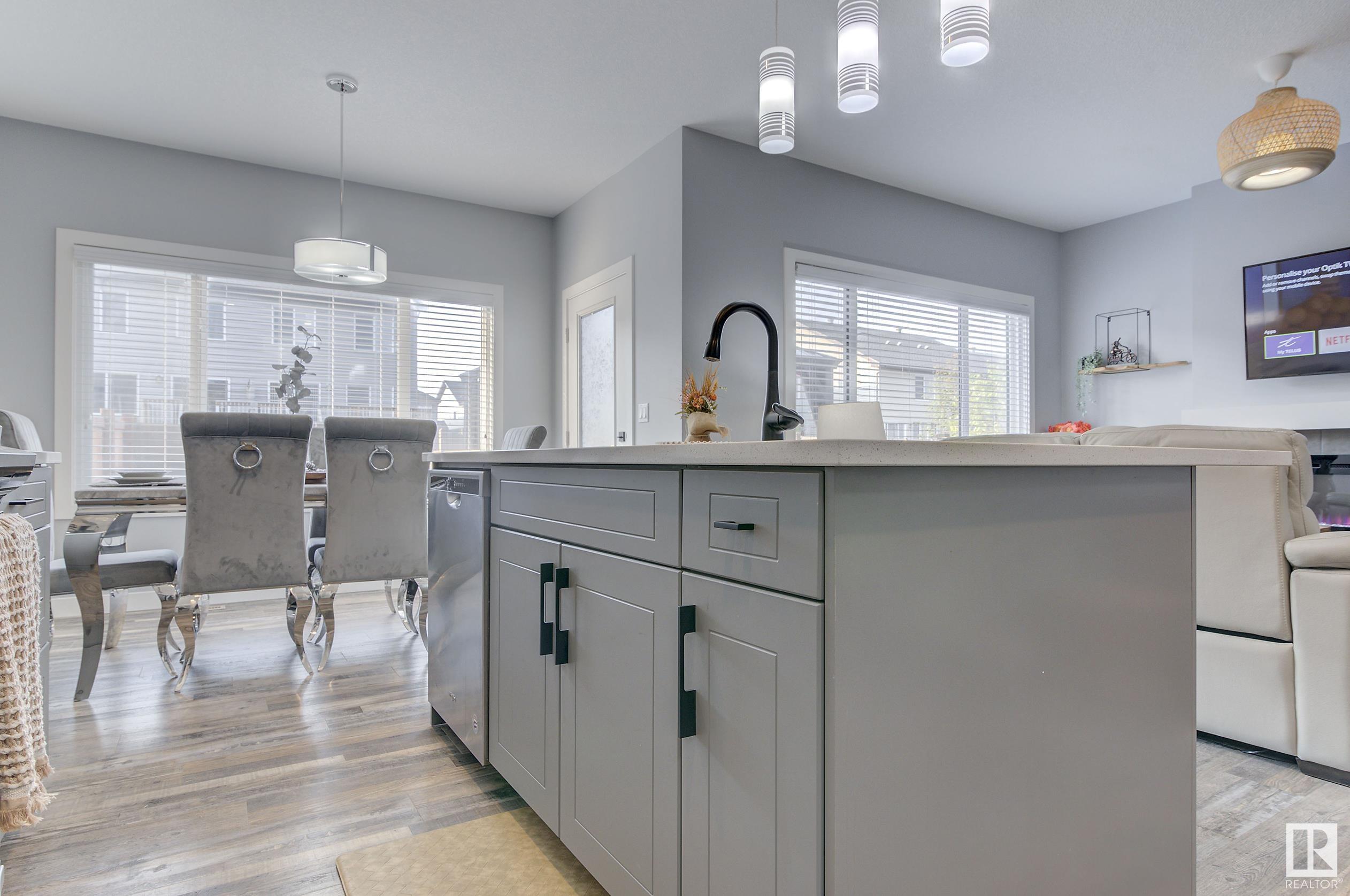 2082 GRAYDON HILL Crescent
