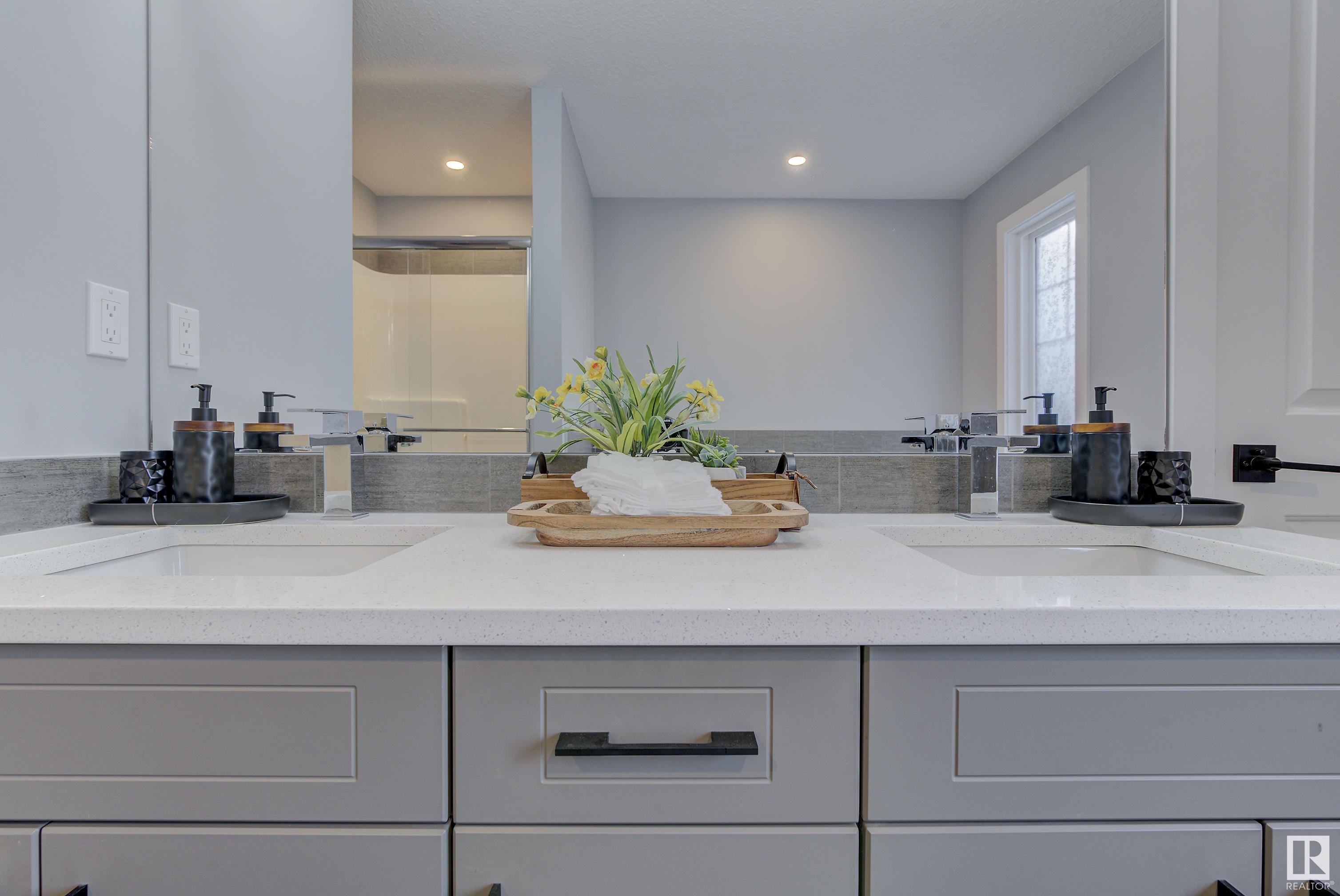 2082 GRAYDON HILL Crescent