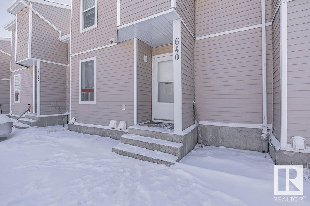 Welcome to this spacious 3-bedroom plus 2 den townhome, perfect for a large family! With over 1300 sqft of living space, this home features two full washrooms and two half baths. Enjoy the luxury of two dining rooms, a spacious living room with a wood-burning fireplace, and access to the backyard, offering ample space for family gatherings. The large bedrooms are filled with natural light, creating a bright and airy atmosphere. Additional highlights include two parking stalls in front and a basement wet bar. Situated in the desirable Blue Quill neighborhood, this home is close to shopping, schools, amenities, and public transportation—ideal for convenience and family living!