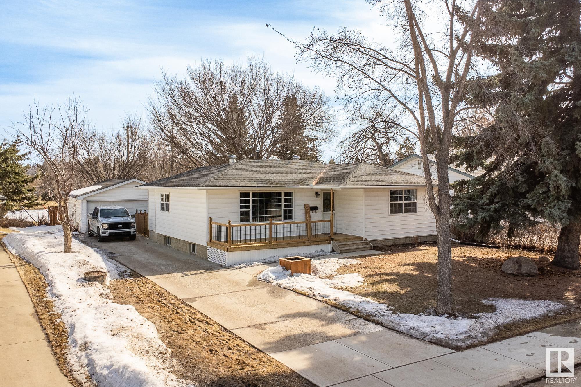 Sherwood Park Detached Single Family for sale:  4 bedroom 1,200.29 sq.ft. (Listed 2025-03-26)