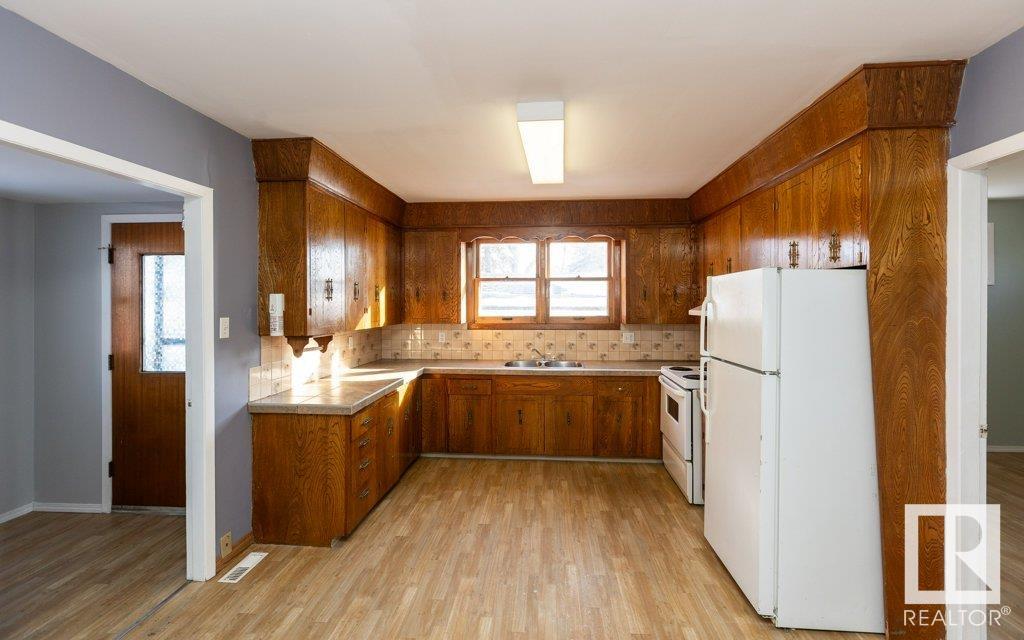 9836 100 Street