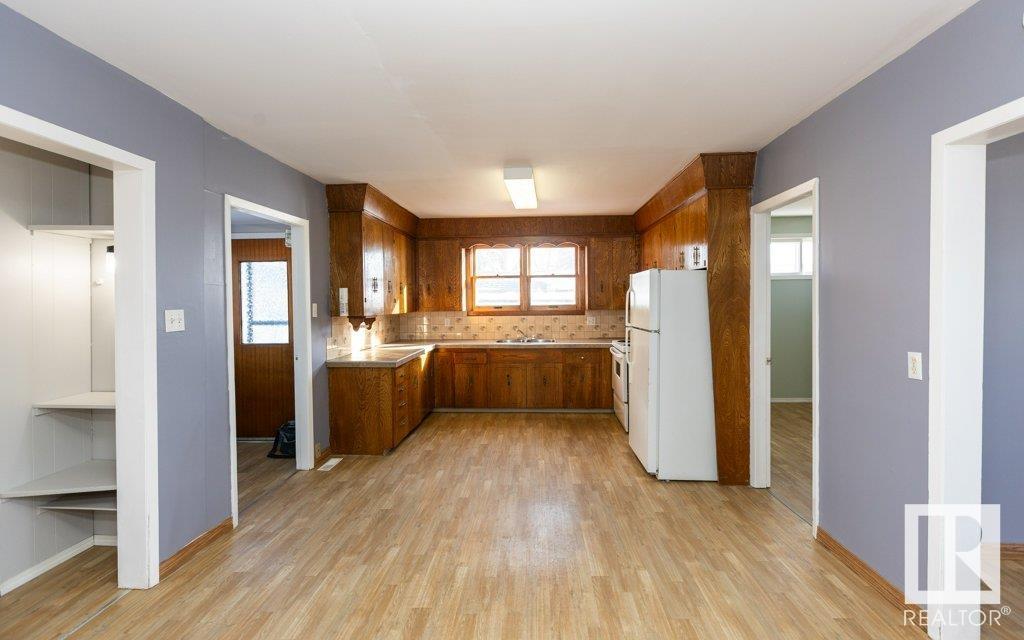 9836 100 Street