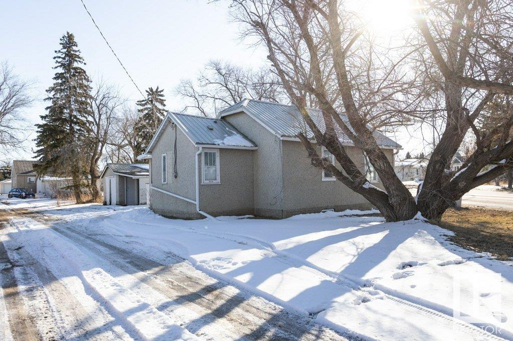 9836 100 Street