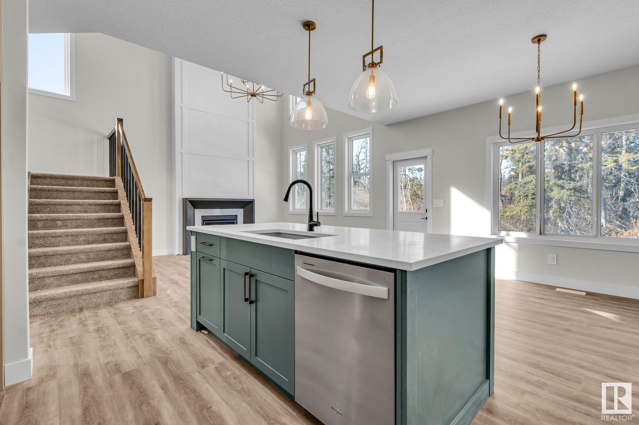 92 HEMINGWAY Crescent