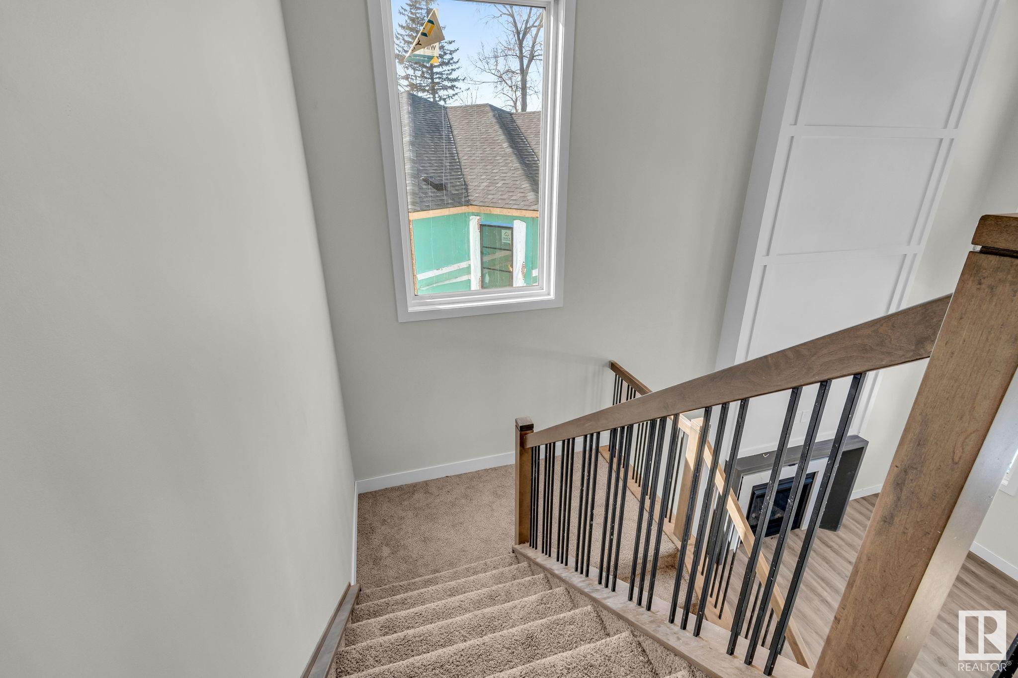 92 HEMINGWAY Crescent