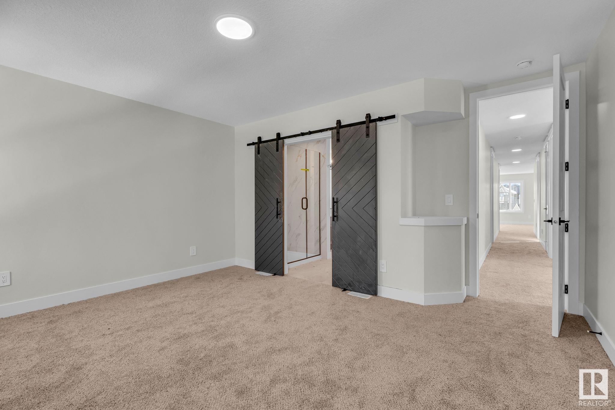 92 HEMINGWAY Crescent