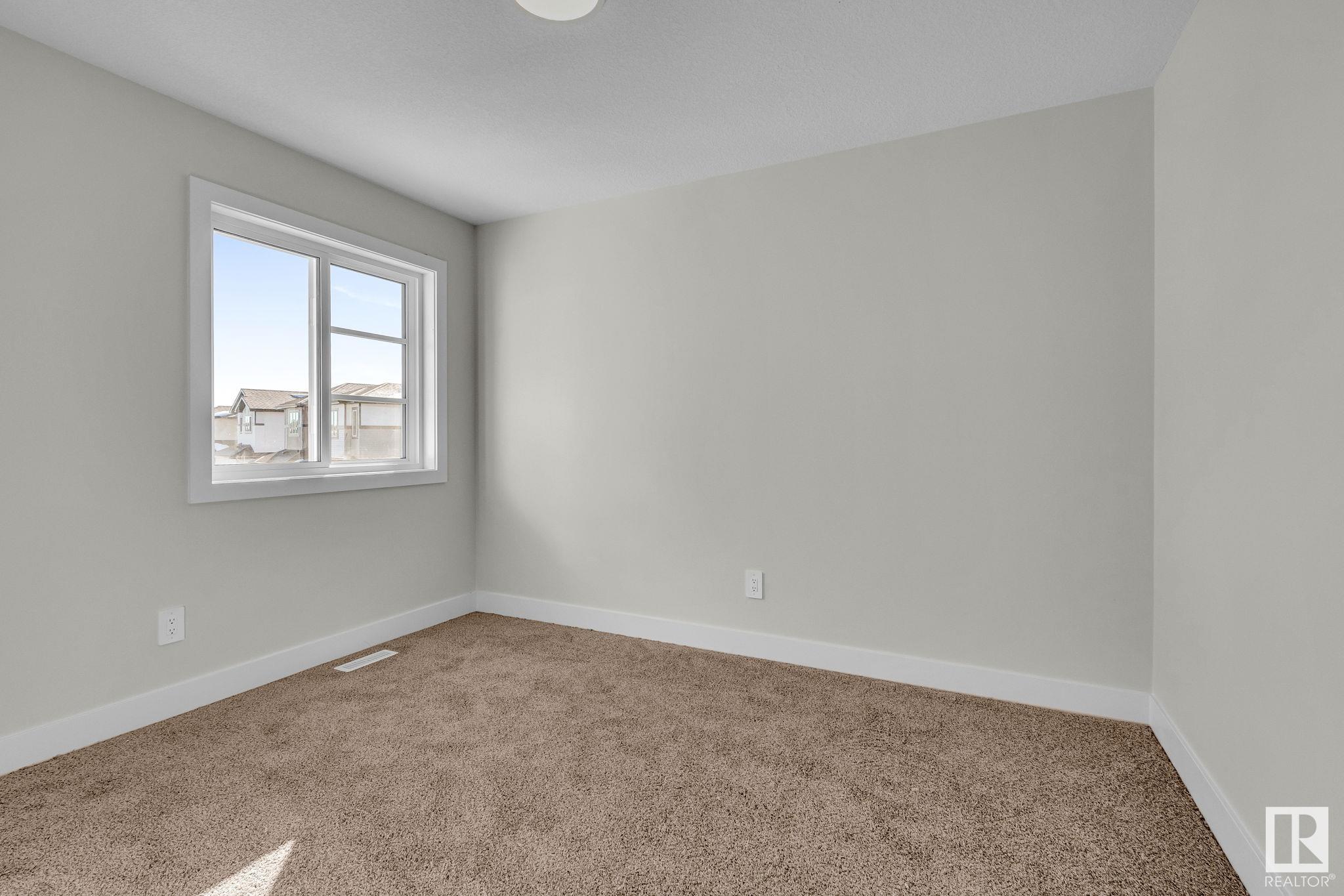 92 HEMINGWAY Crescent