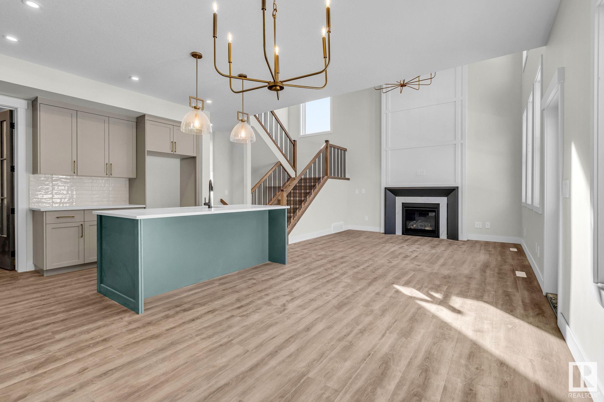 92 HEMINGWAY Crescent