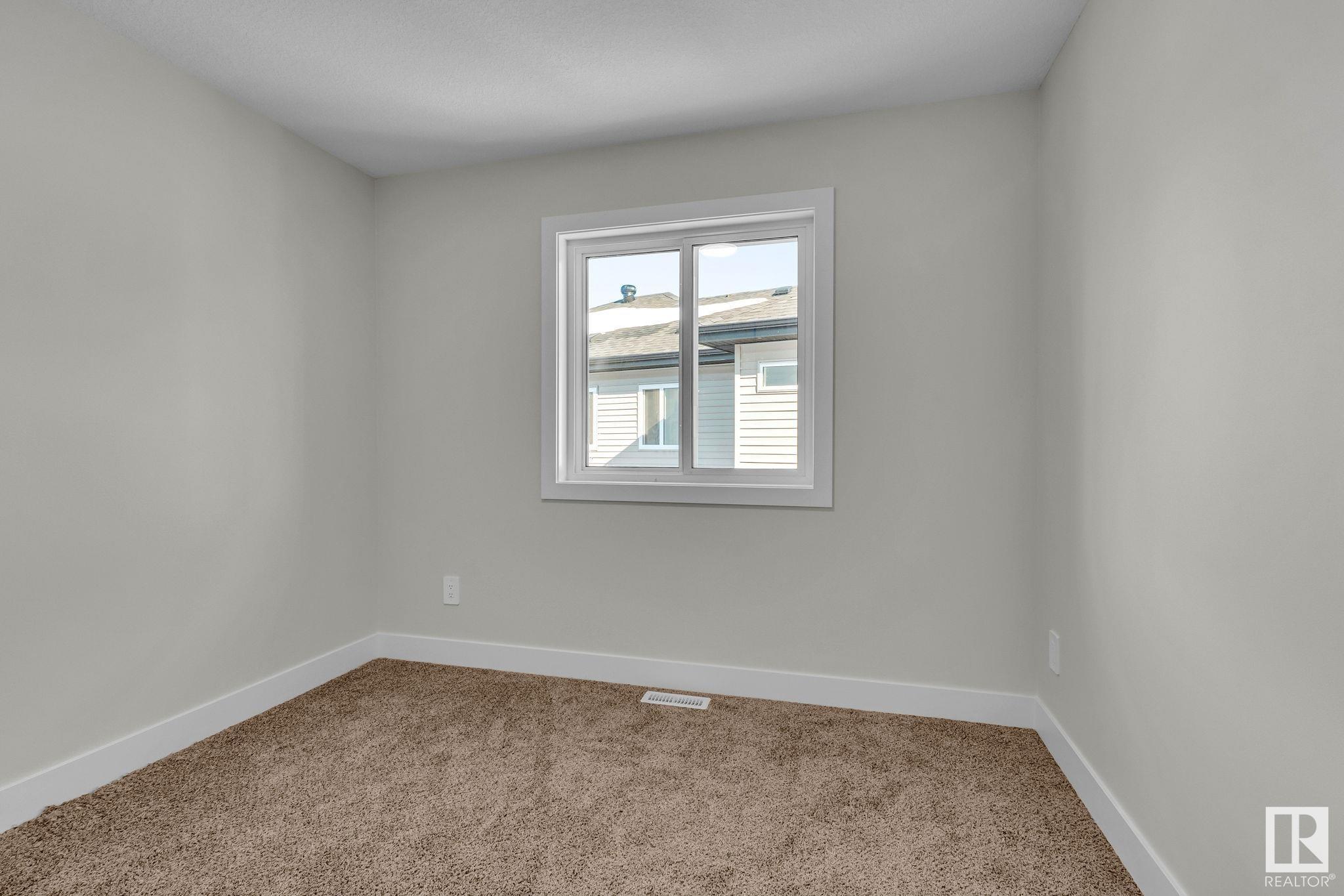 92 HEMINGWAY Crescent