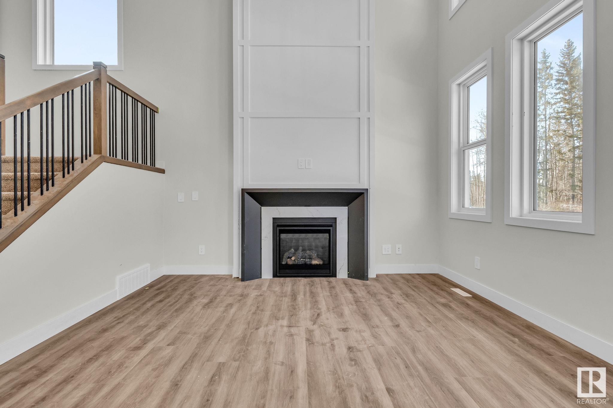92 HEMINGWAY Crescent