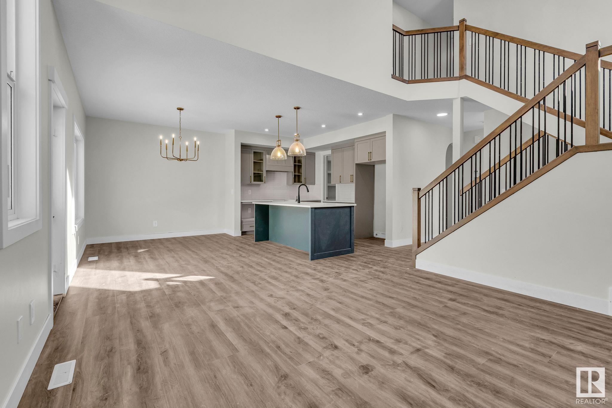 92 HEMINGWAY Crescent