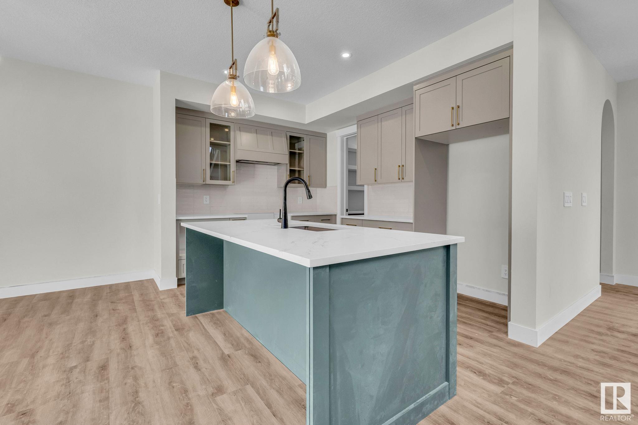 92 HEMINGWAY Crescent