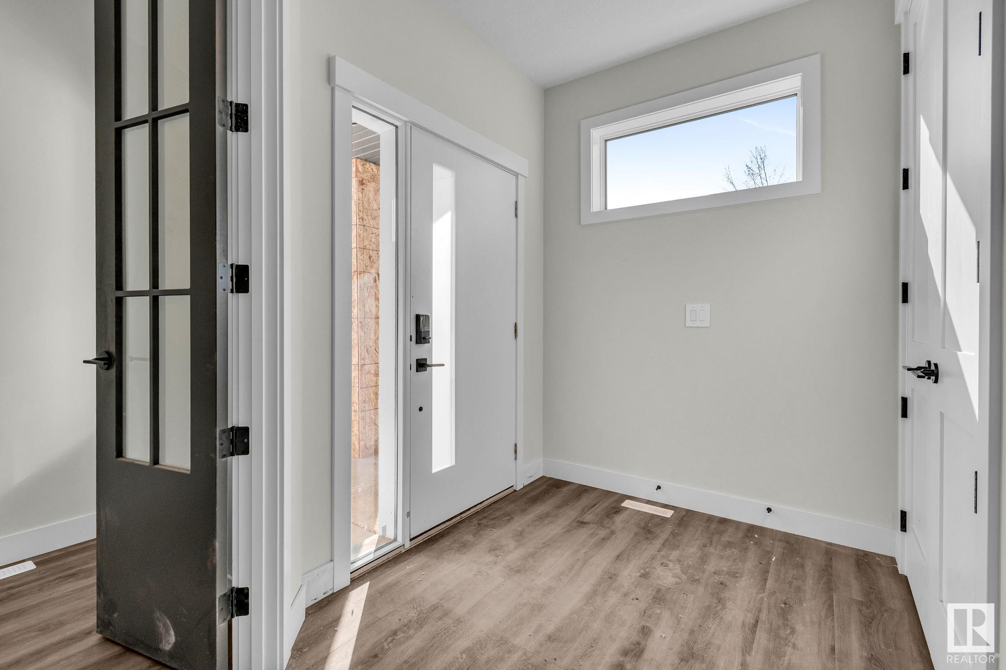 92 HEMINGWAY Crescent