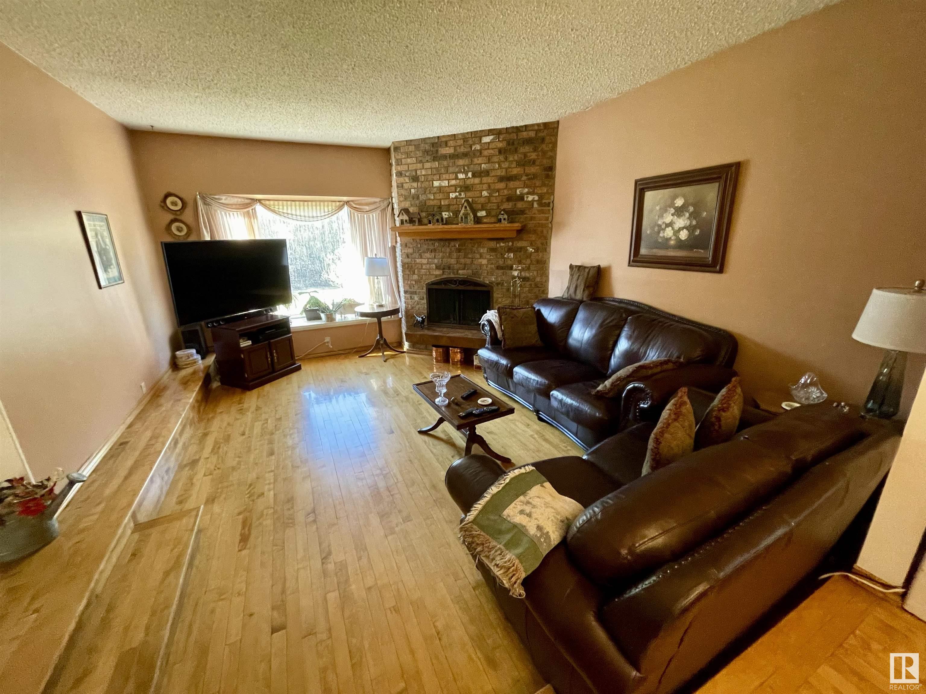 16 1511 PARKLAND Drive
