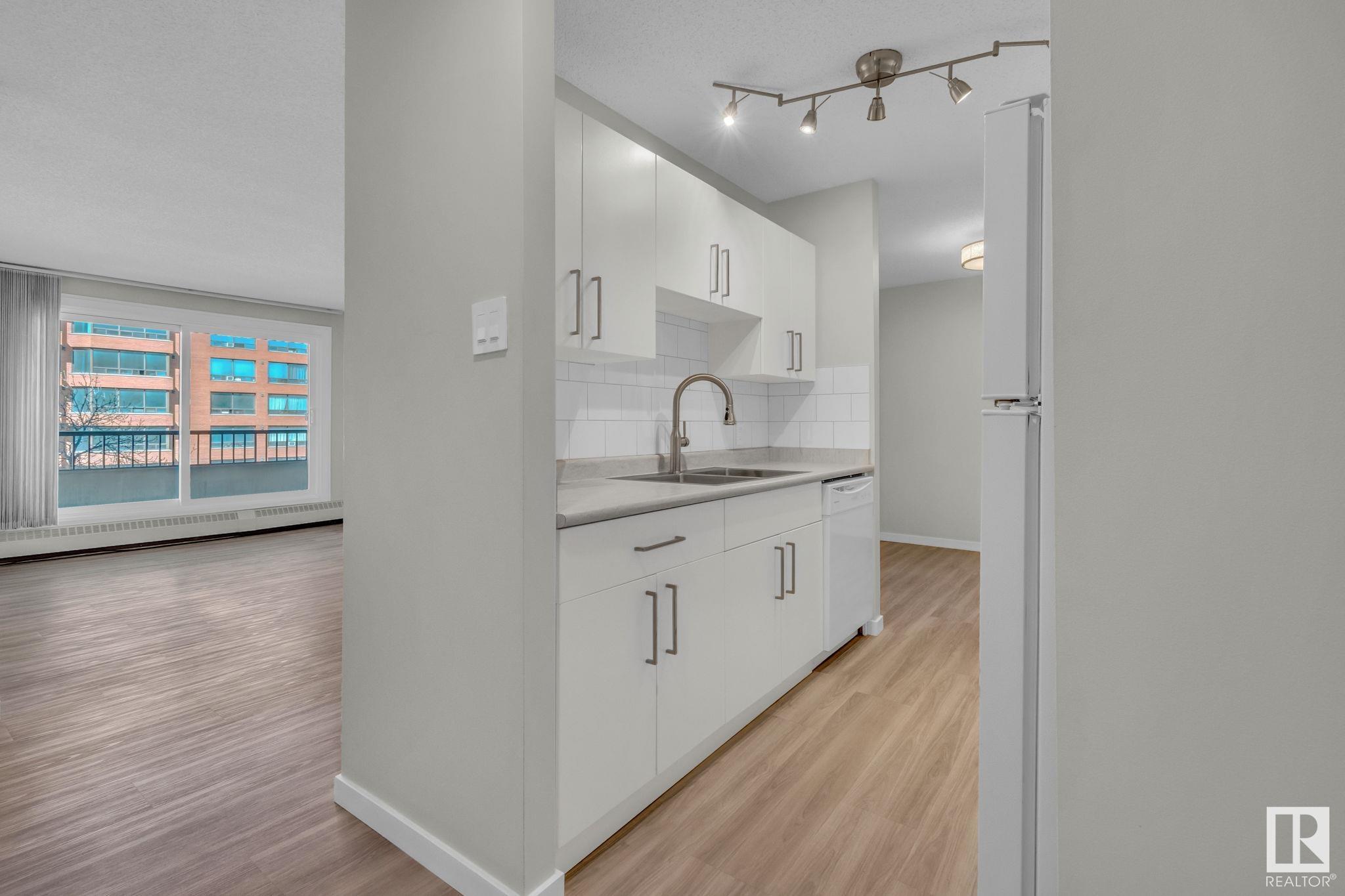403 10175 114 Street, Edmonton, Alberta, T5K 2L4