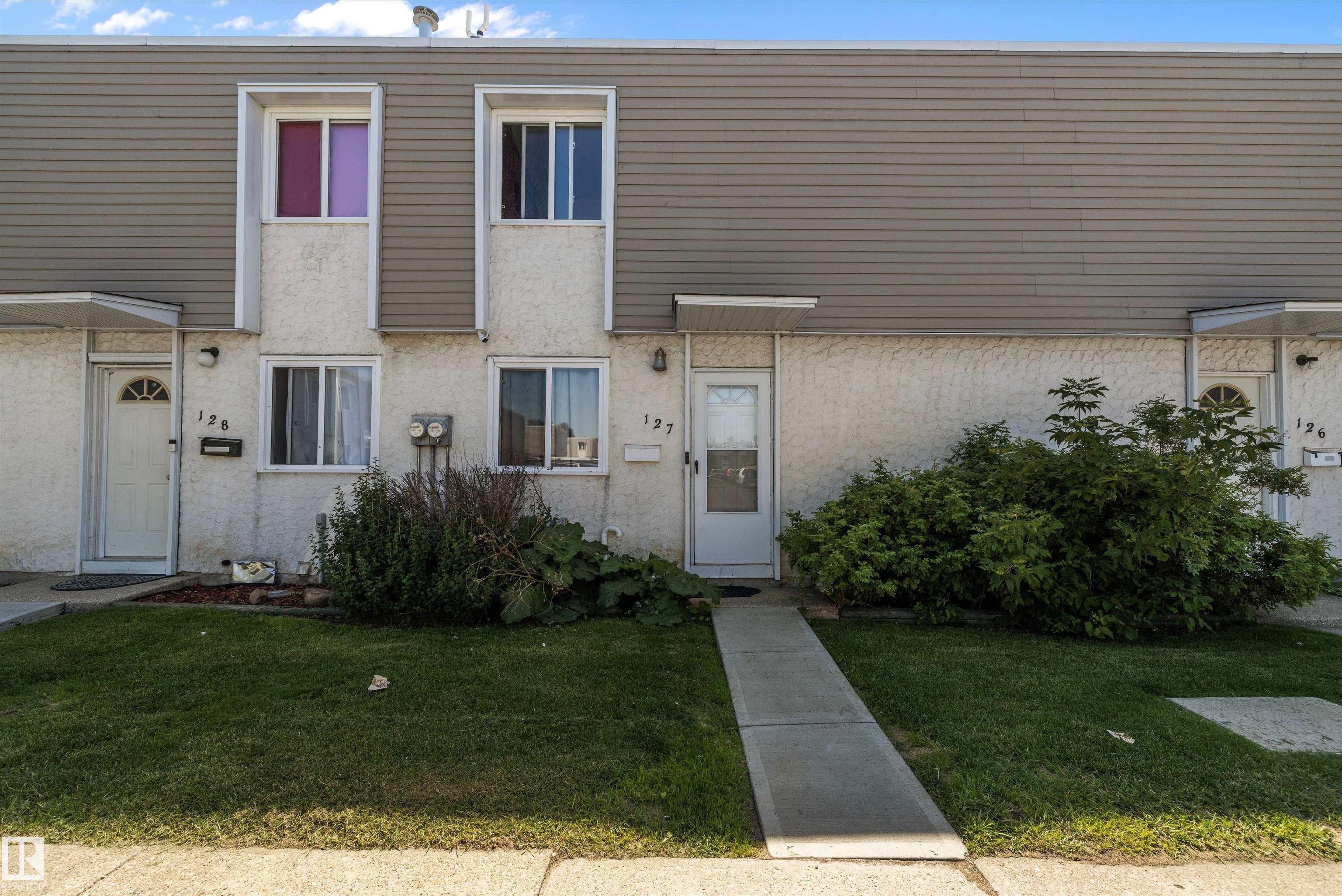Edmonton Townhouse for sale:  3 bedroom 1,061.12 sq.ft. (Listed 2025-08-13)