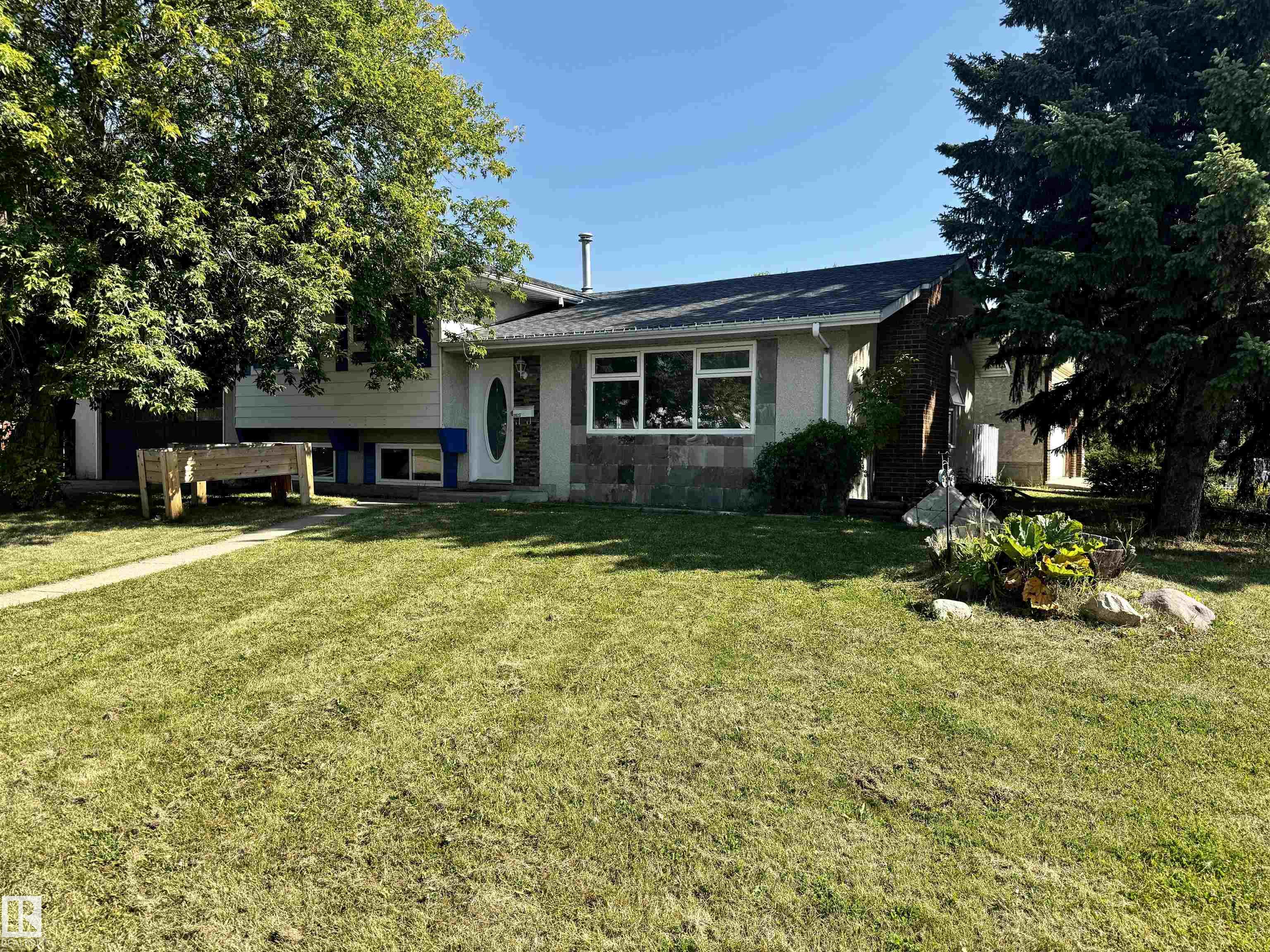 Three bedroom home with double garage and a large corner lot. Main level is bright and spacious and features laminate flooring, “L” shape living and dining room, and an upgraded  kitchen. Upper level has three bedrooms, and a four-piece bathroom (with connector-door to primary bedroom). Basement is finished with a half bathroom, recreation room, laundry and plenty of storage area in the crawl space. Situated in Satoo, on a quiet street and close to schools, shopping, transit and other amenities. Quick possession possible!